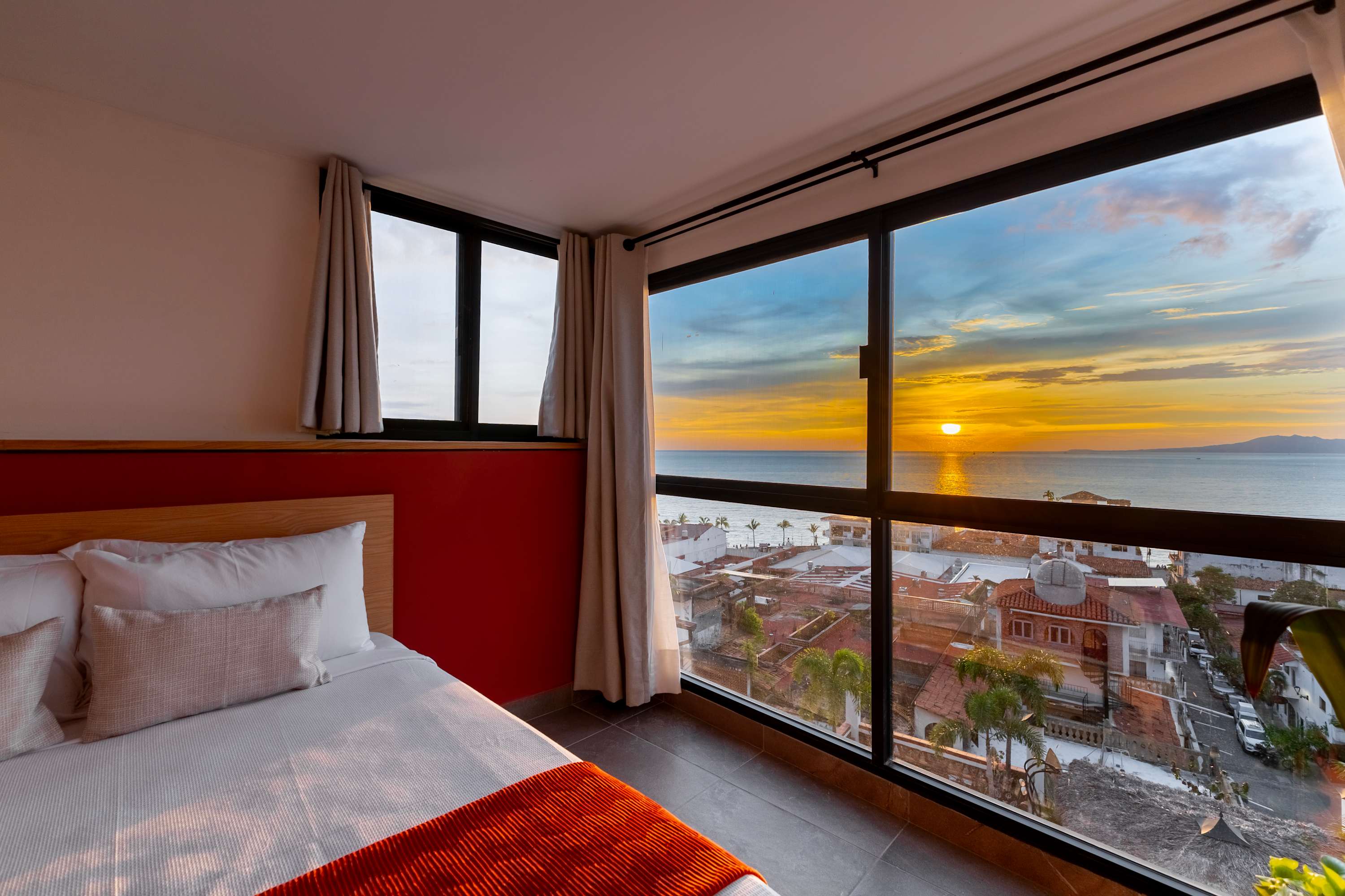 Ocean Breeze 2BR | A/C & Sea Views