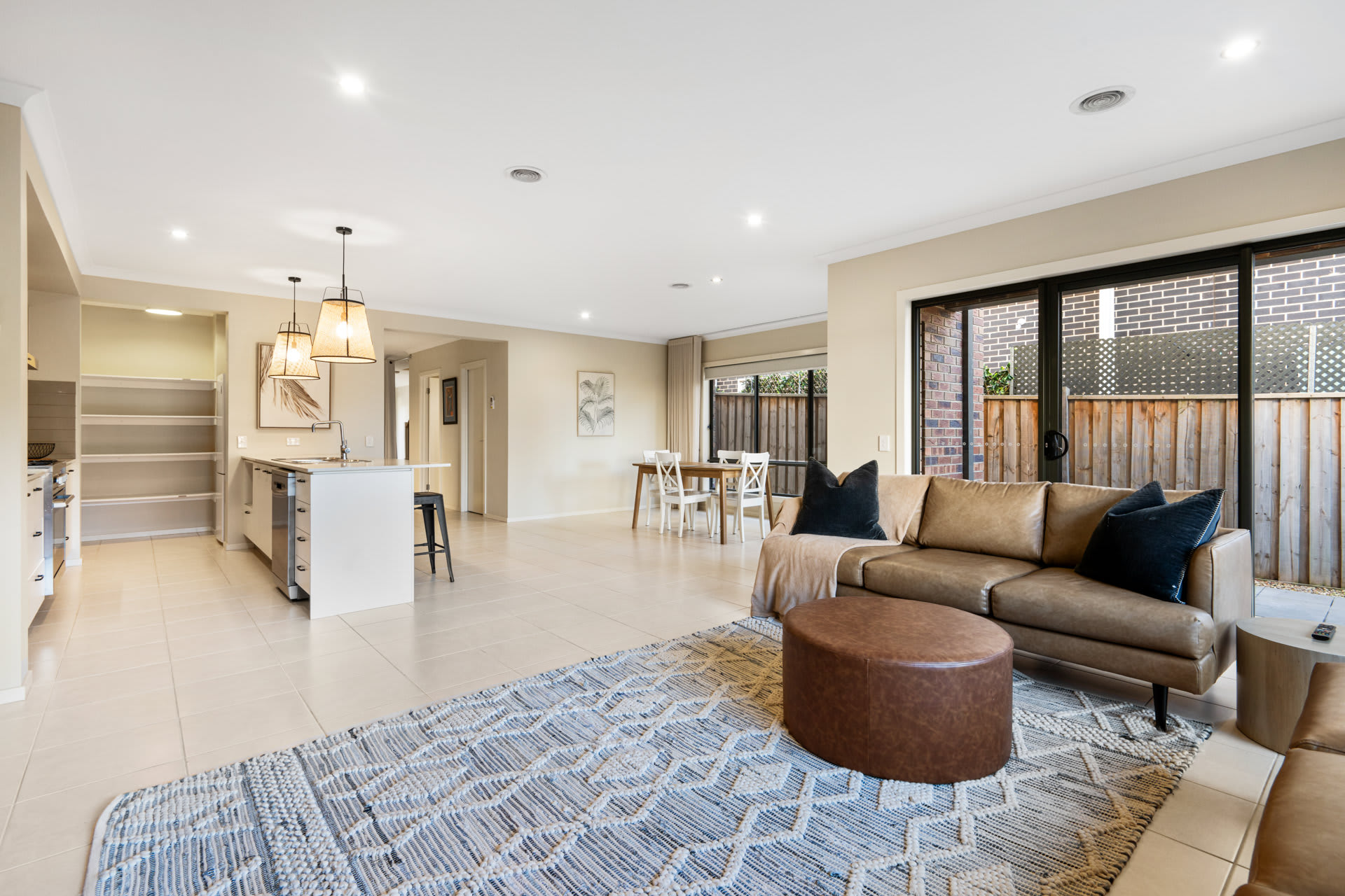 North Geelong Getaway Modern 4-Bedroom Home — North Geelong, Victoria — vacation rental