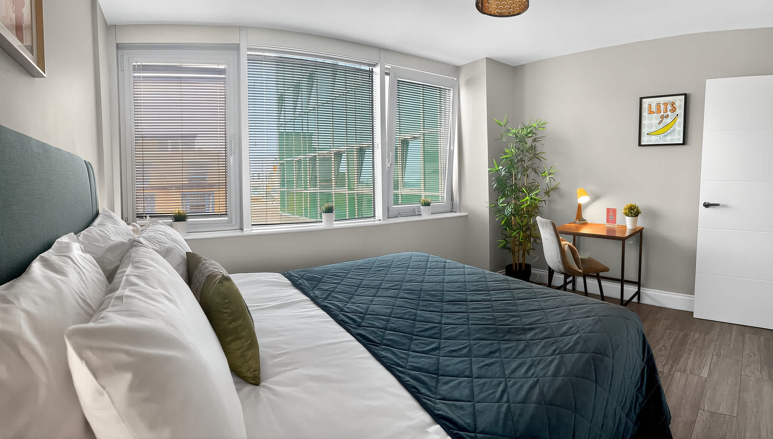 View Stylish Lanes Apartment | Beach & Pier Strolls in Bartholomew Road BN1 1JS Stylish Lanes Apartment | Beach & Pier Strolls in Bartholomew Road BN1 1JS - Property image 8 - VivreStays