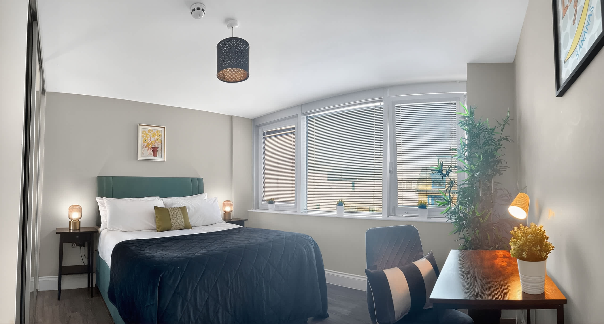 View Stylish Lanes Apartment | Beach & Pier Strolls in Bartholomew Road BN1 1JS Stylish Lanes Apartment | Beach & Pier Strolls in Bartholomew Road BN1 1JS - Property image 3 - VivreStays