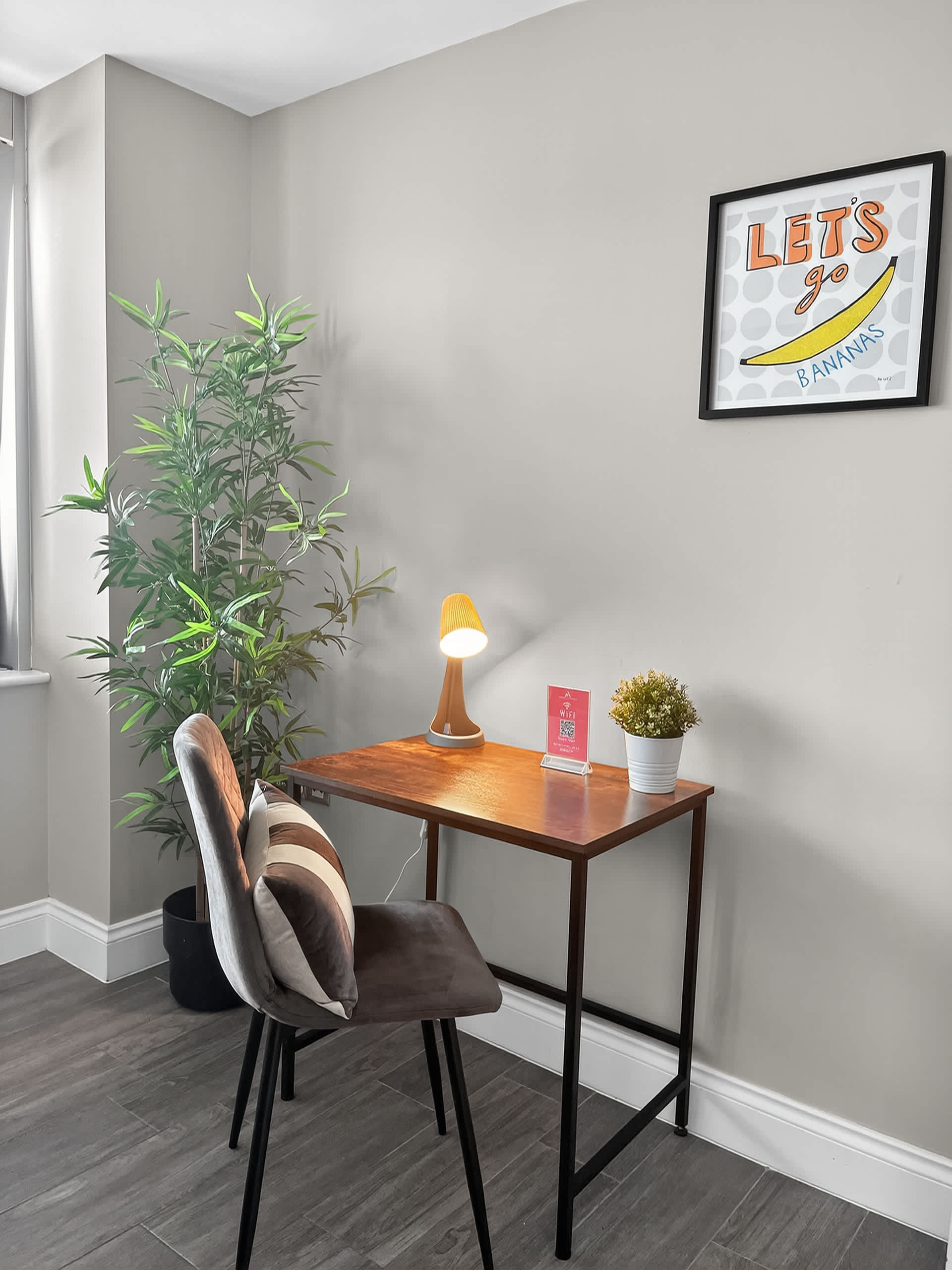 View Stylish Lanes Apartment | Beach & Pier Strolls in Bartholomew Road BN1 1JS Stylish Lanes Apartment | Beach & Pier Strolls in Bartholomew Road BN1 1JS - Property image 6 - VivreStays