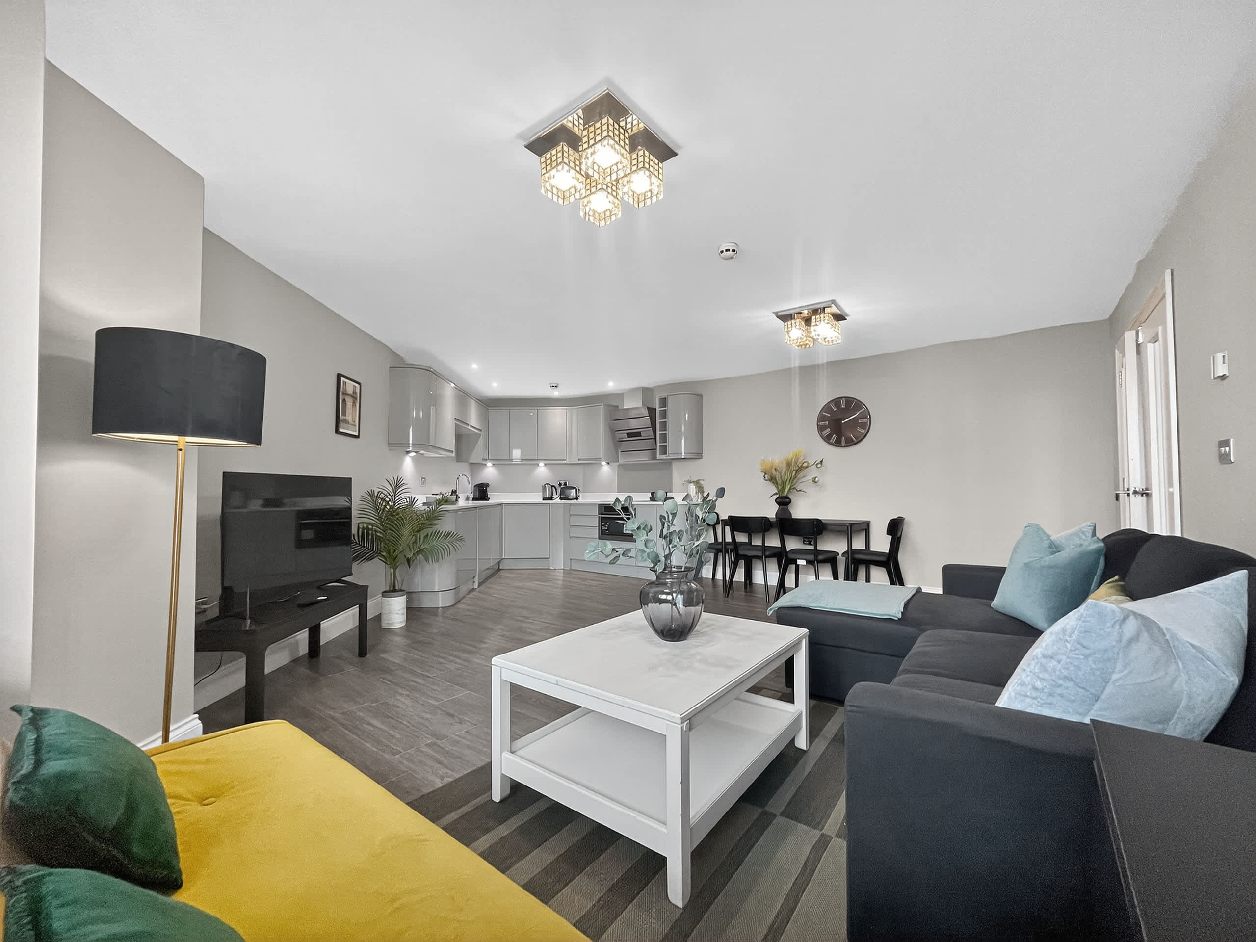 Stylish Lanes Apartment | Beach & Pier Strolls — Brighton and Hove, England — vacation rental