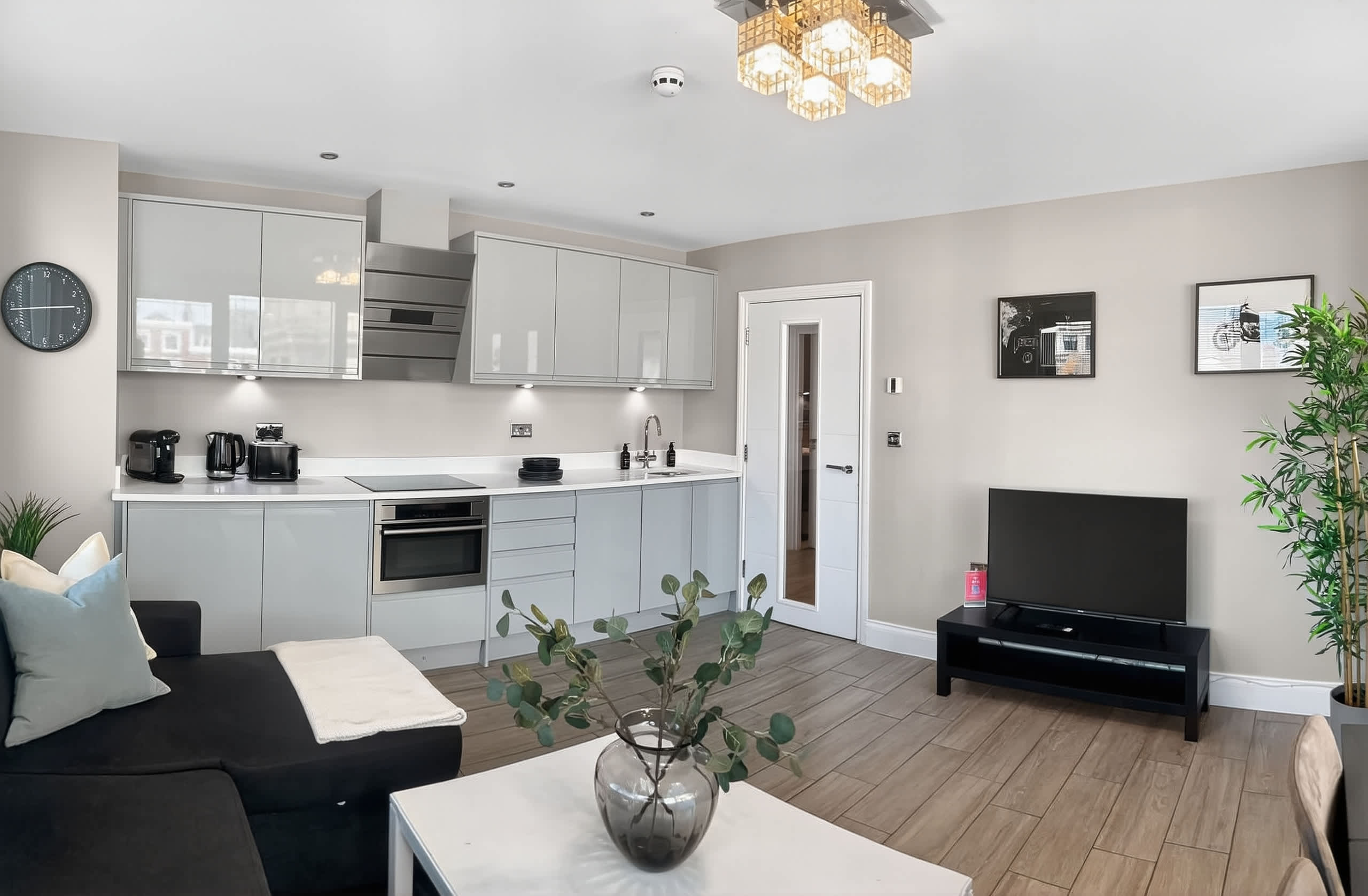 Brighton Lanes Comfort | 2BR Apt near Beach & Pier in Bartholomew Road BN1 1JS - Property image 6 - VivreStays