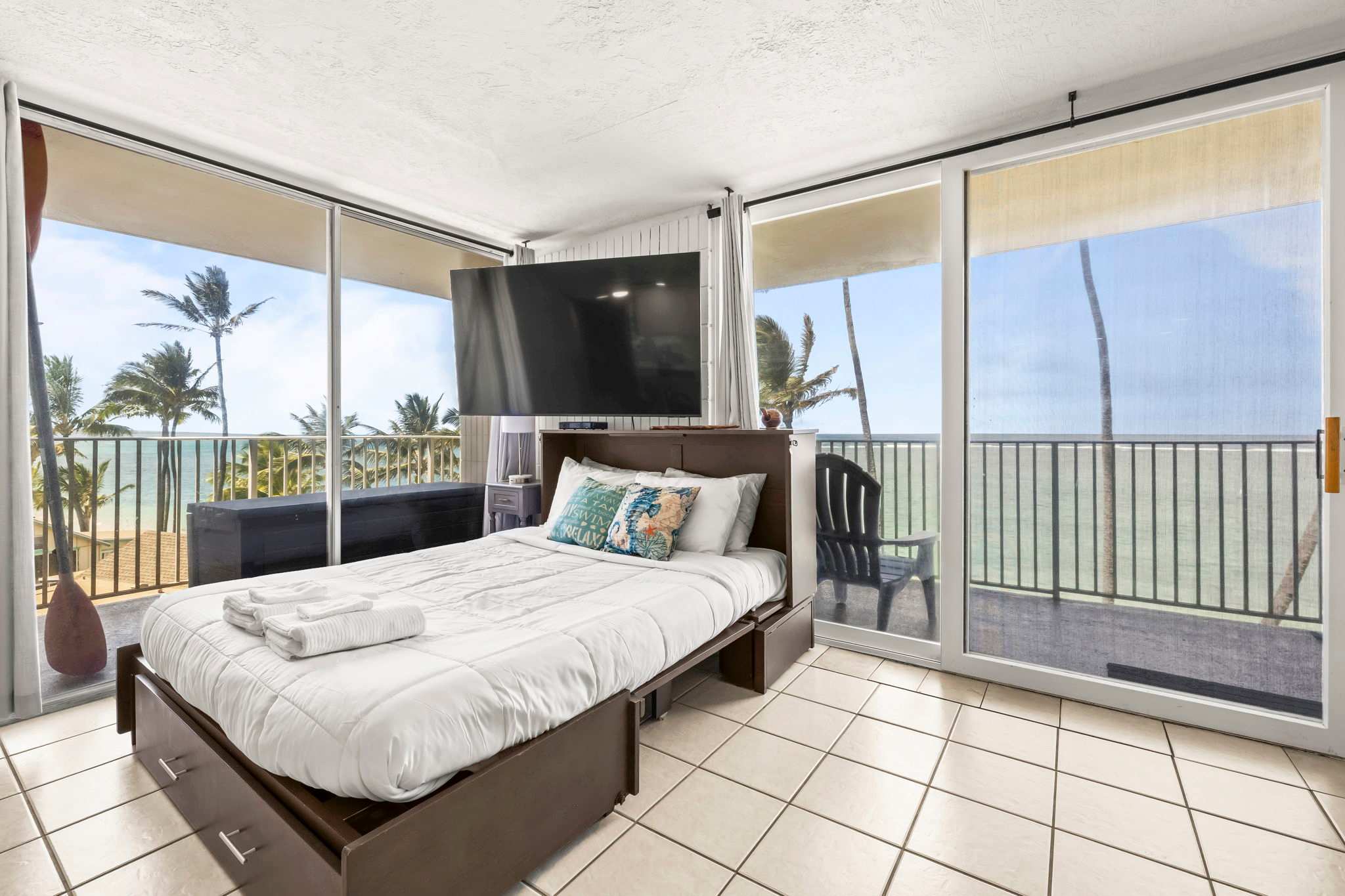 Amazing Beachfront Condo w/ AC — Hauula, HI — vacation rental