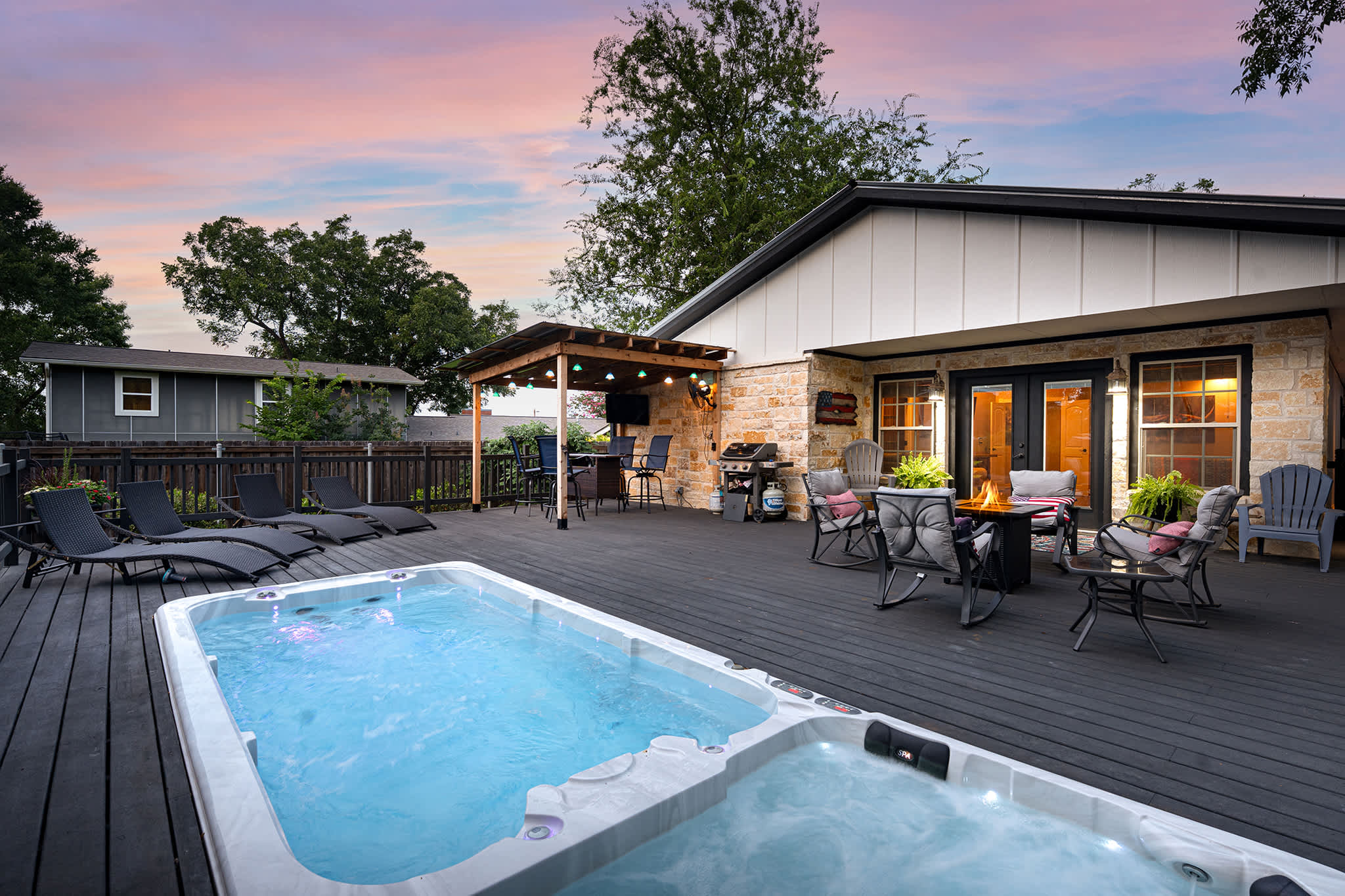 Mimosa Pool Haus - Hot Tub, Pool & Fire Pit — Fredericksburg, TX — vacation rental