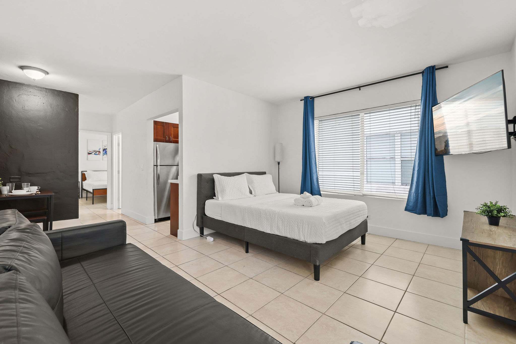 Chic Miami Beach Apt, Sleeps 4, Steps to Sand