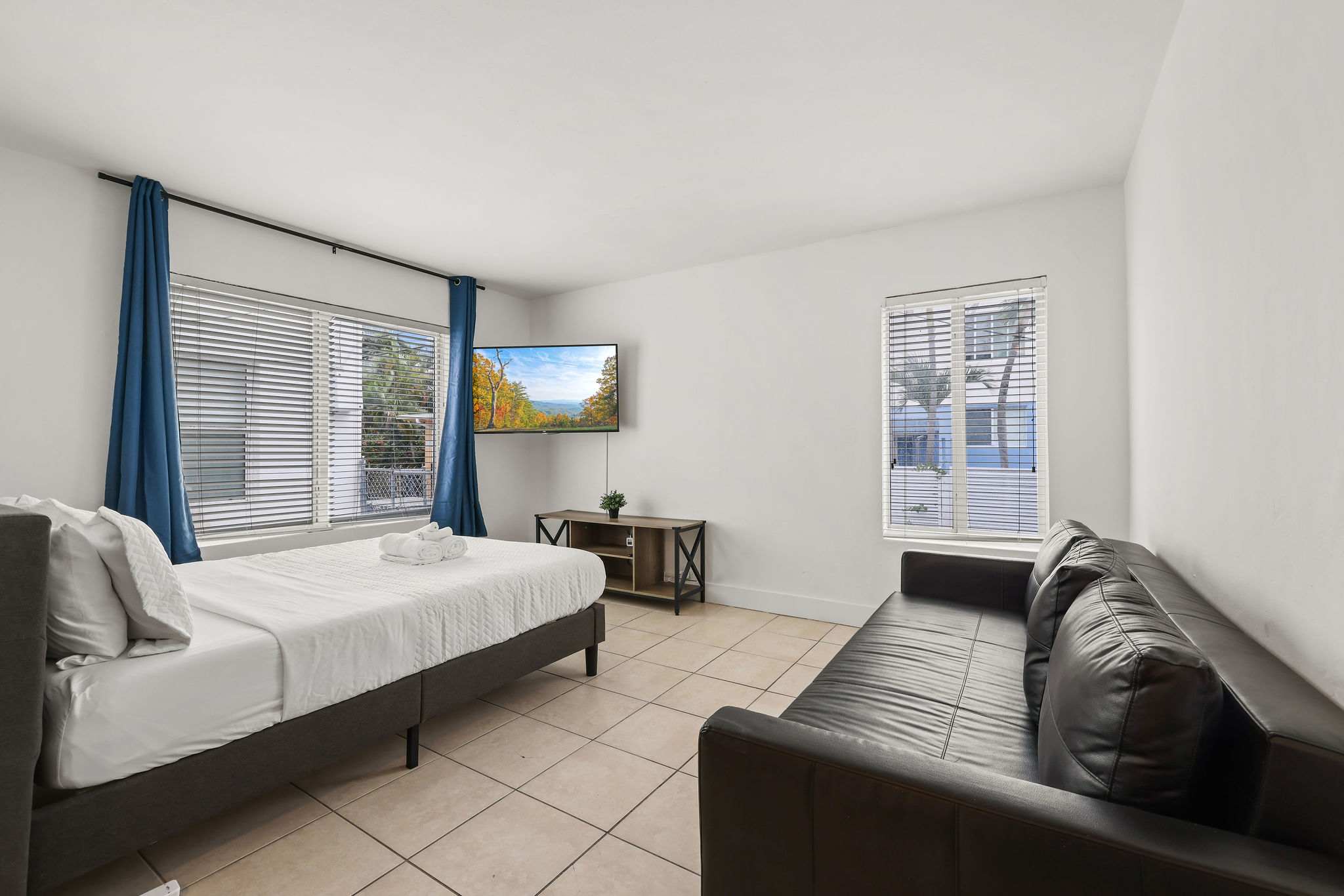 Chic Miami Beach Apt, Sleeps 4, Steps to Sand