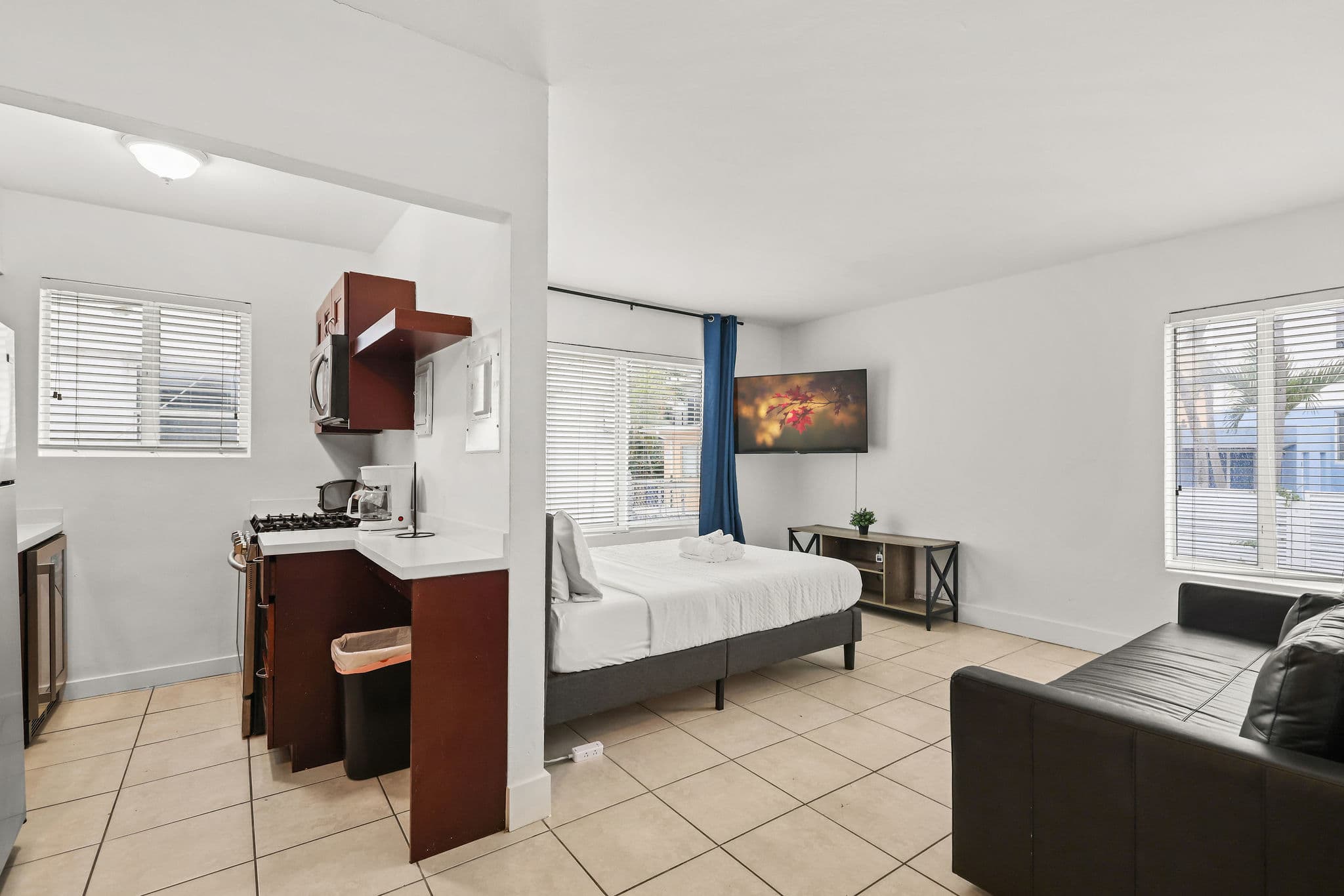 Chic Miami Beach Apt, Sleeps 4, Steps to Sand