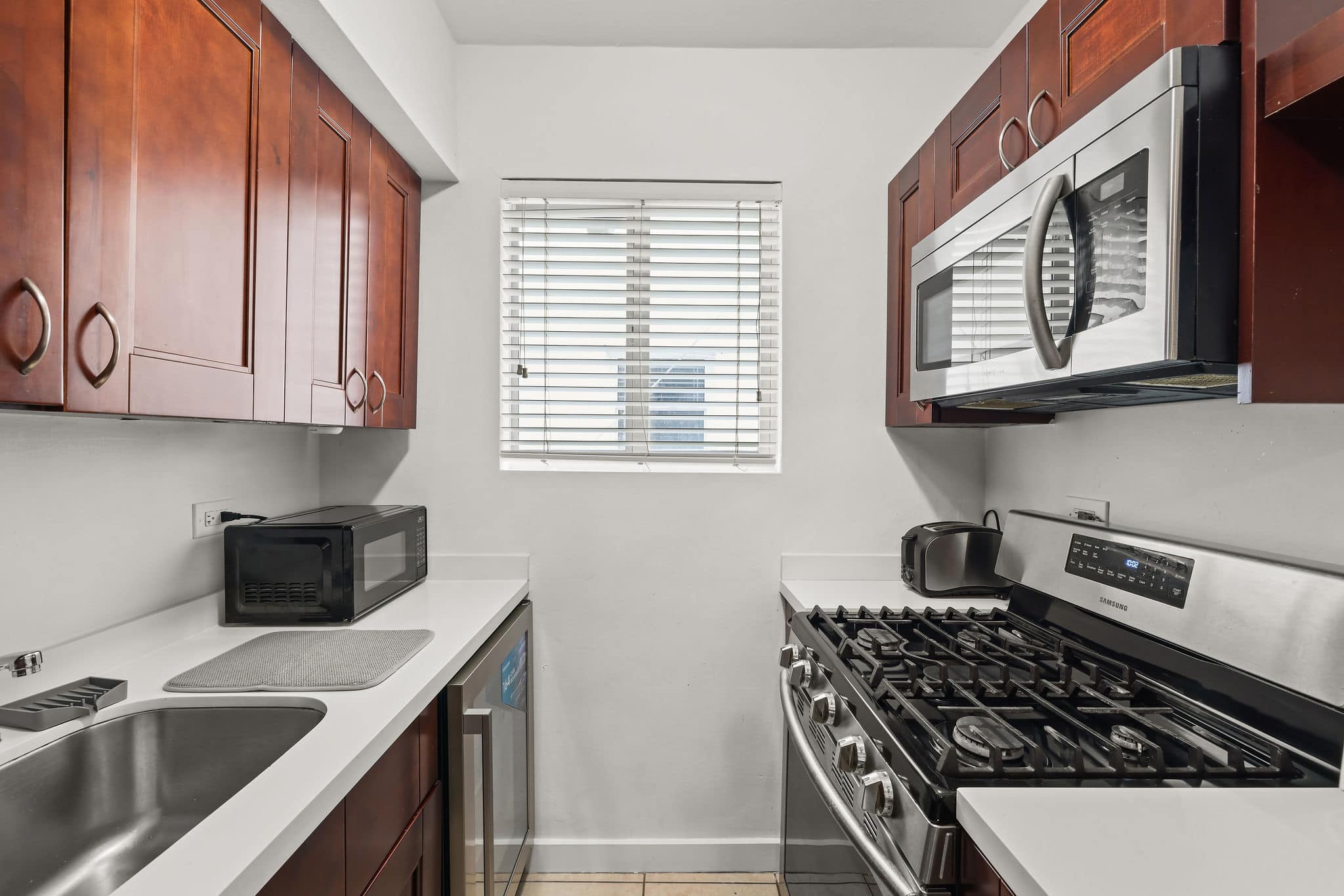 Chic Miami Beach Apt, Sleeps 4, Steps to Sand