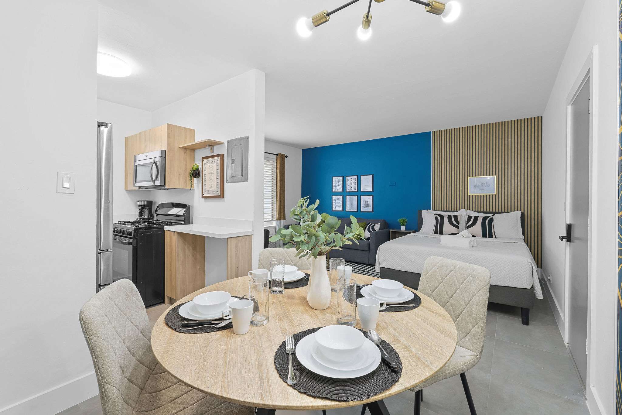 Chic Miami Beach Apt, Sleeps 4, Near Ocean