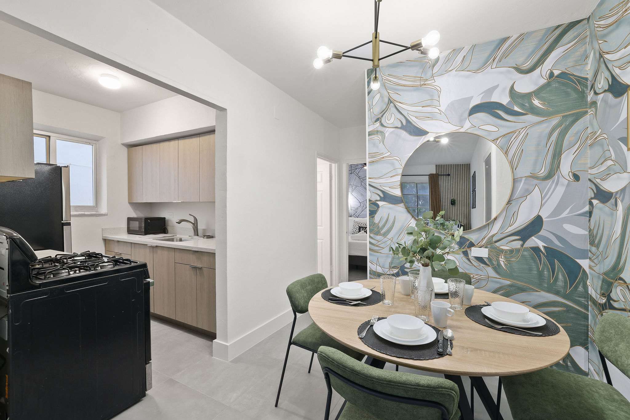 Chic Miami Beach Apt, Sleeps 4, Ocean Views