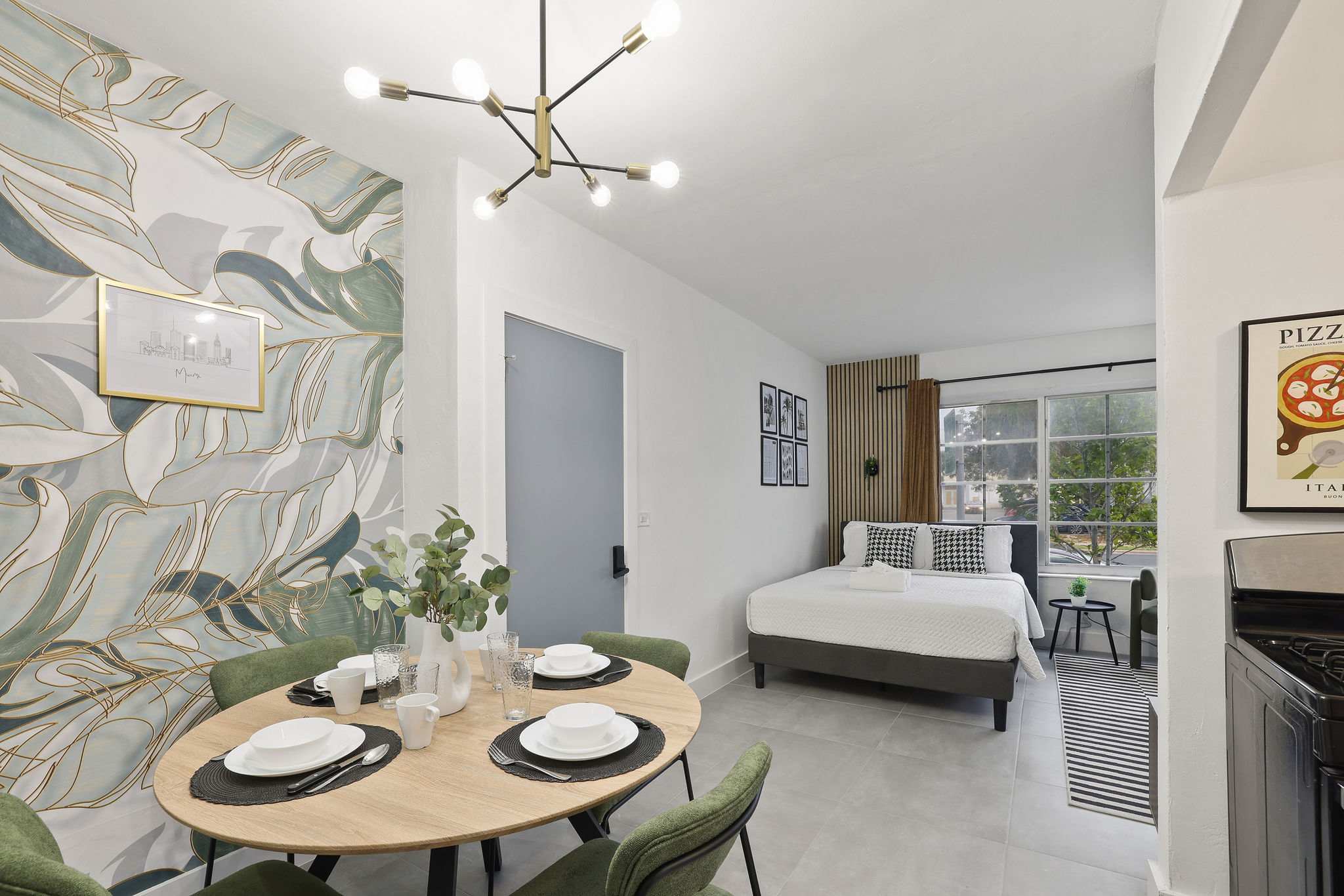 Chic Miami Beach Apt, Sleeps 4, Ocean Views