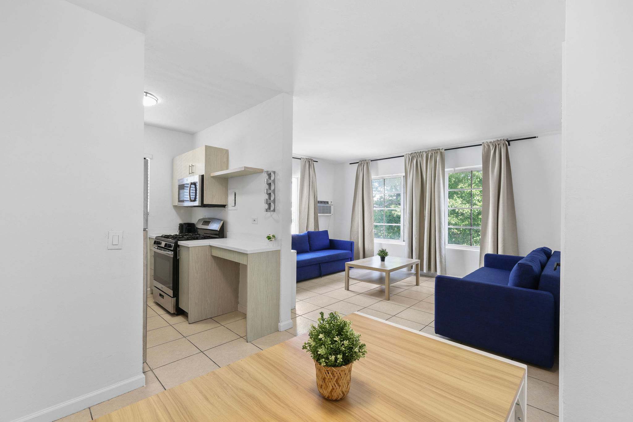 Chic Miami Beach Apt: Steps to the Beach!