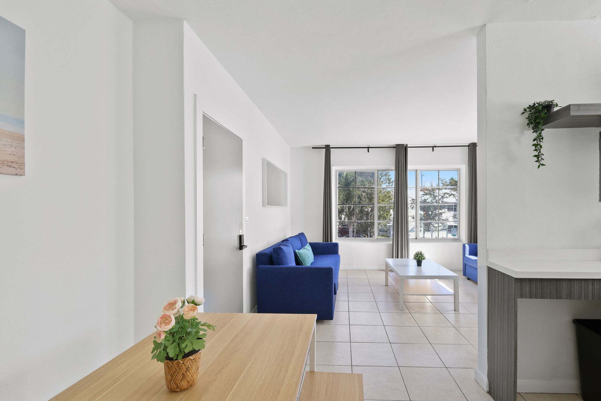 Chic Miami Beach Apt, Sleeps 4, Ocean Views