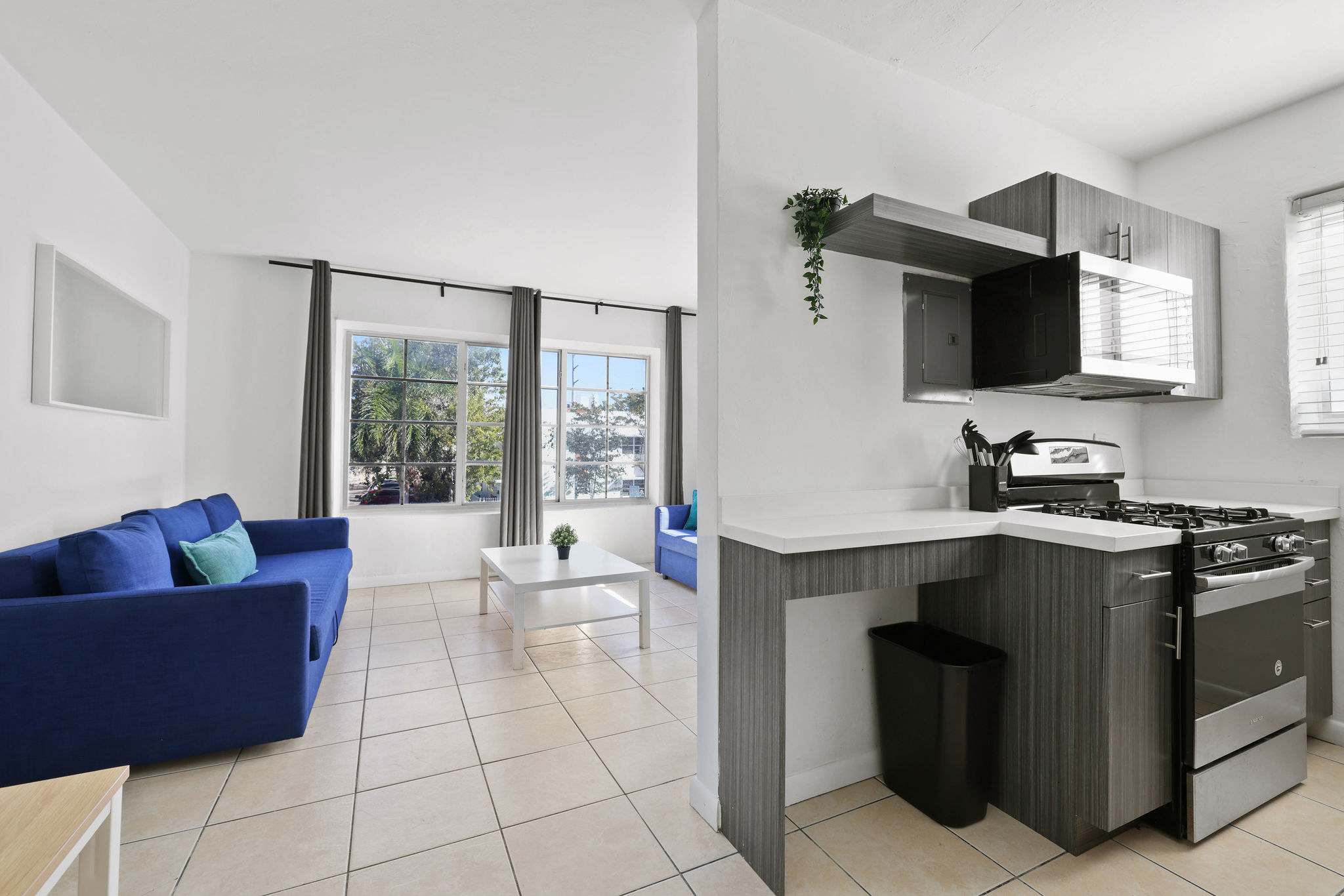 Chic Miami Beach Apt, Sleeps 4, Ocean Views