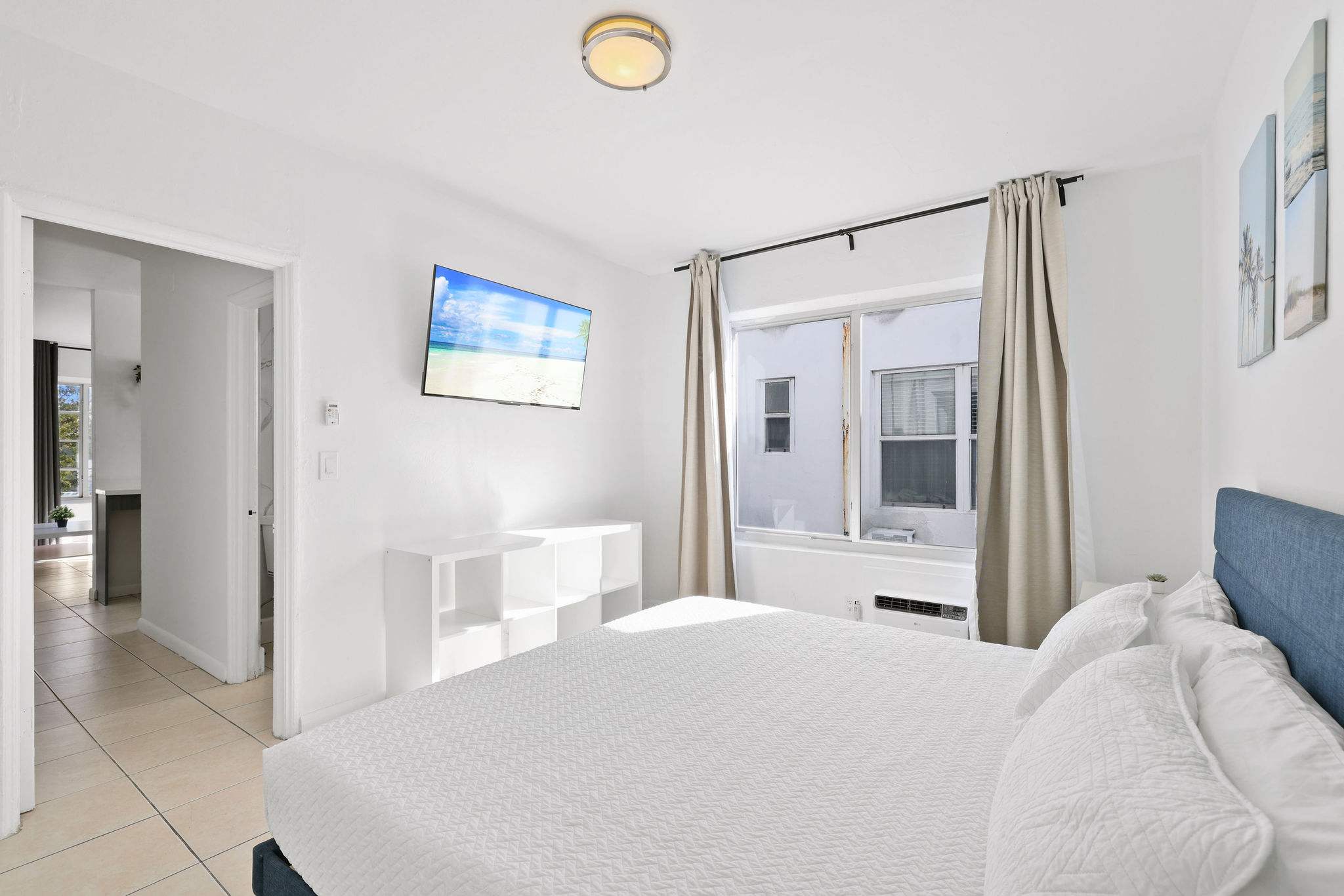 Chic Miami Beach Apt, Sleeps 4, Ocean Views