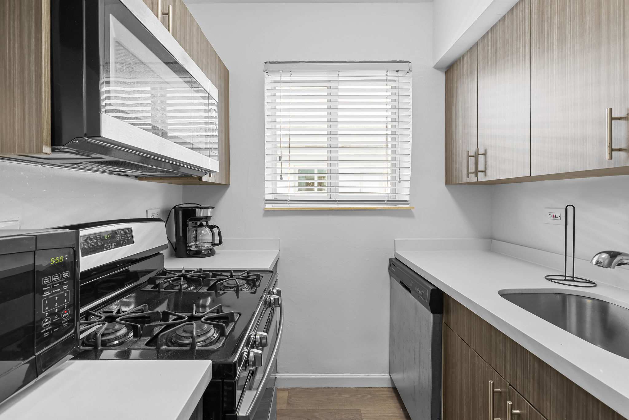 Beach Retreat Modern Sunny Studio | Steps to Sand