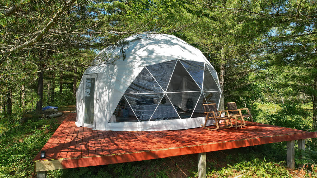 Serenity Point Dome-Romantic Escape Private Pond