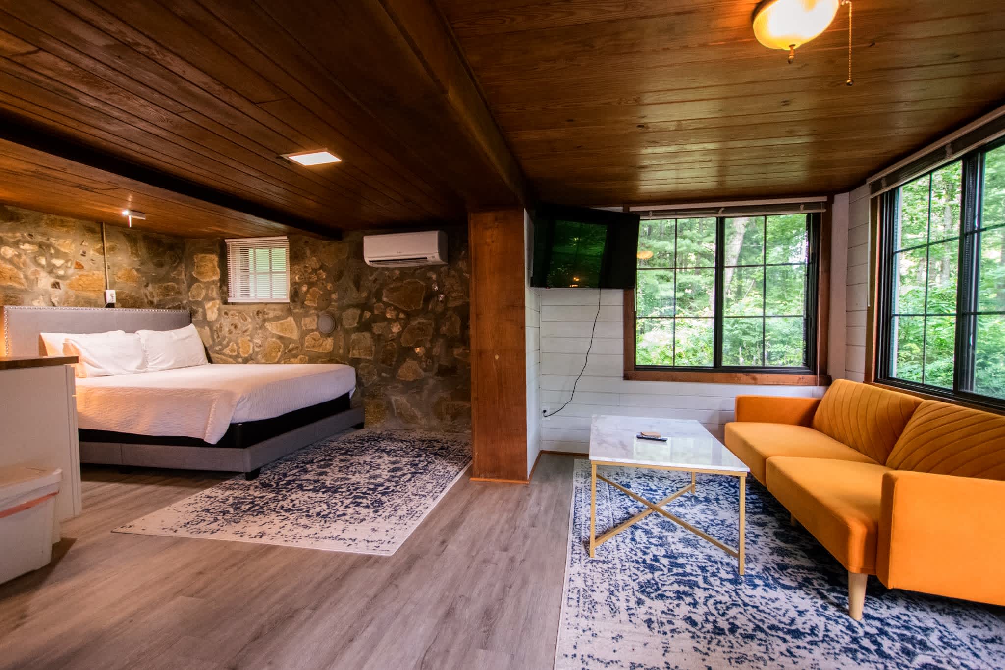 2 BDR Cottage + Studio | 15 Min to Town | Free Tix — Hendersonville, NC — vacation rental