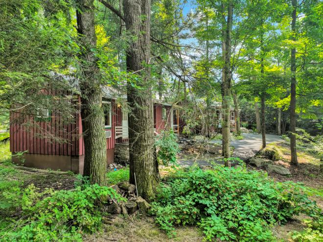 Cozy & Chic Pocono Cabin | Firepits | Pickleball