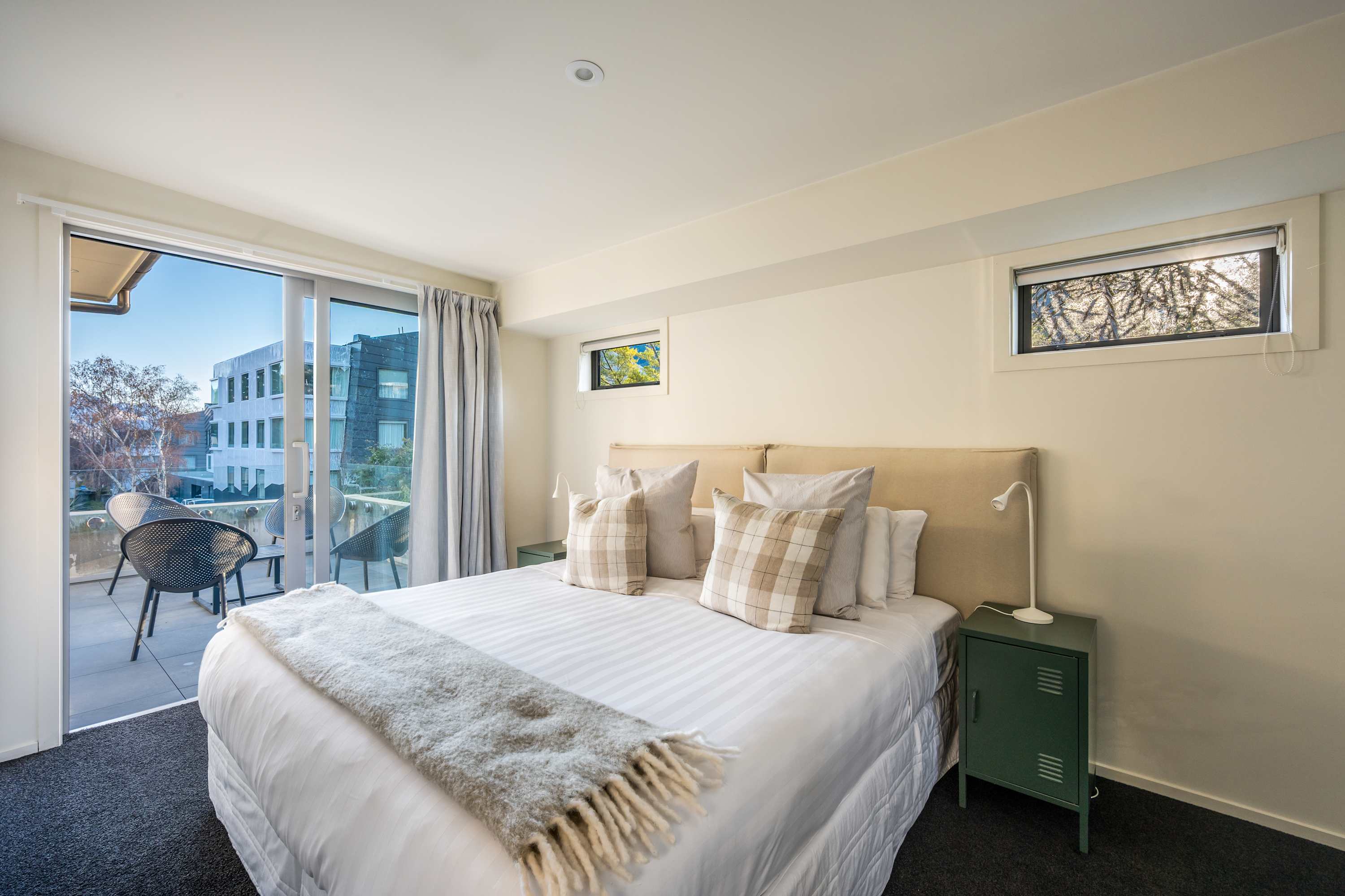 Stylish Twin-Bed (or SuperKing) Room for Family or Friends
Featuring two twin beds that can be combined to create a comfortable Super King. With modern furnishings and ample space, it’s designed for a restful stay.