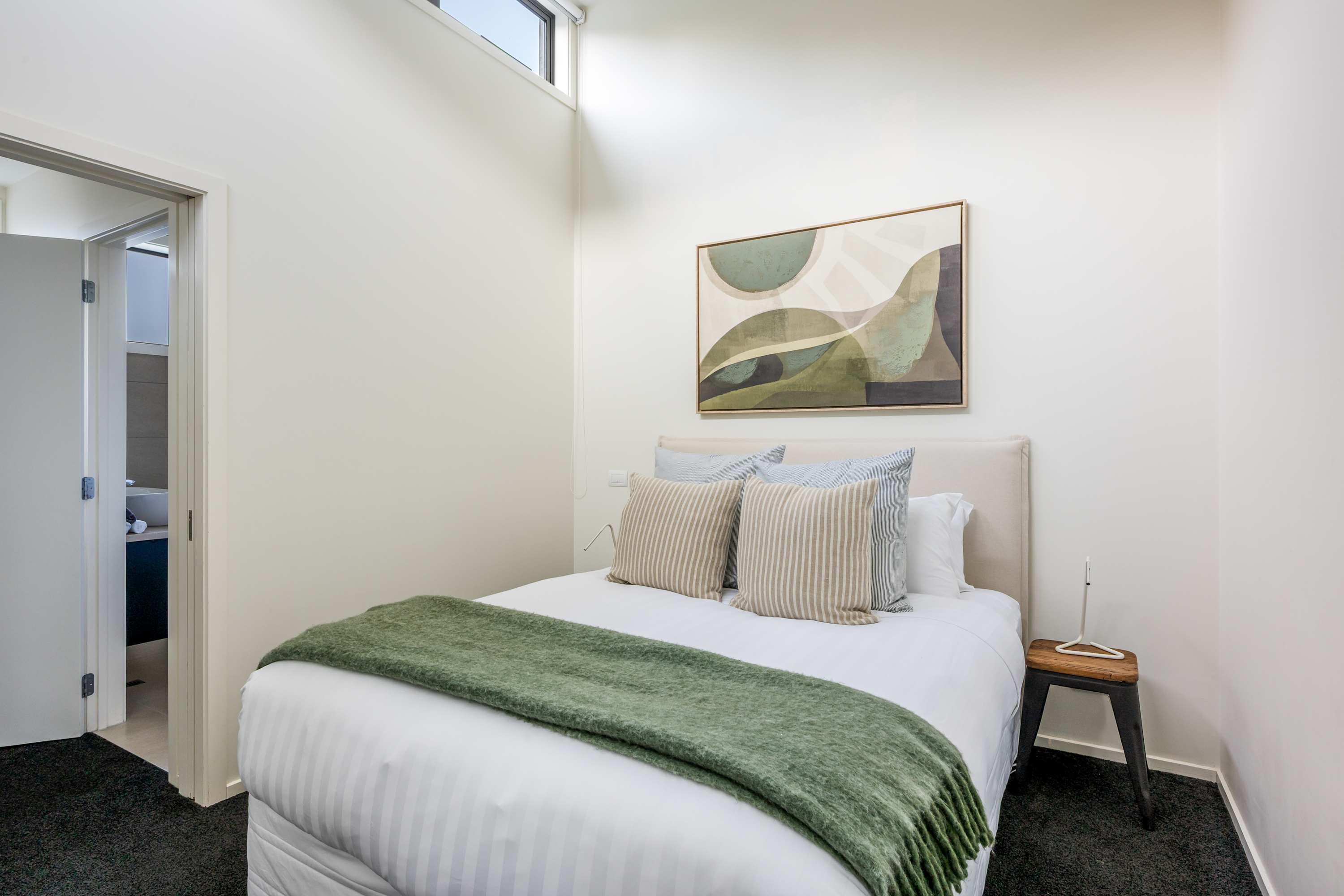 Bright and Comfortable Second Bedroom
The second bedroom features a cozy bed, stylish décor, and plenty of natural light. A perfect space for relaxing, whether you’re here for a short stay or an extended getaway in Queenstown.
