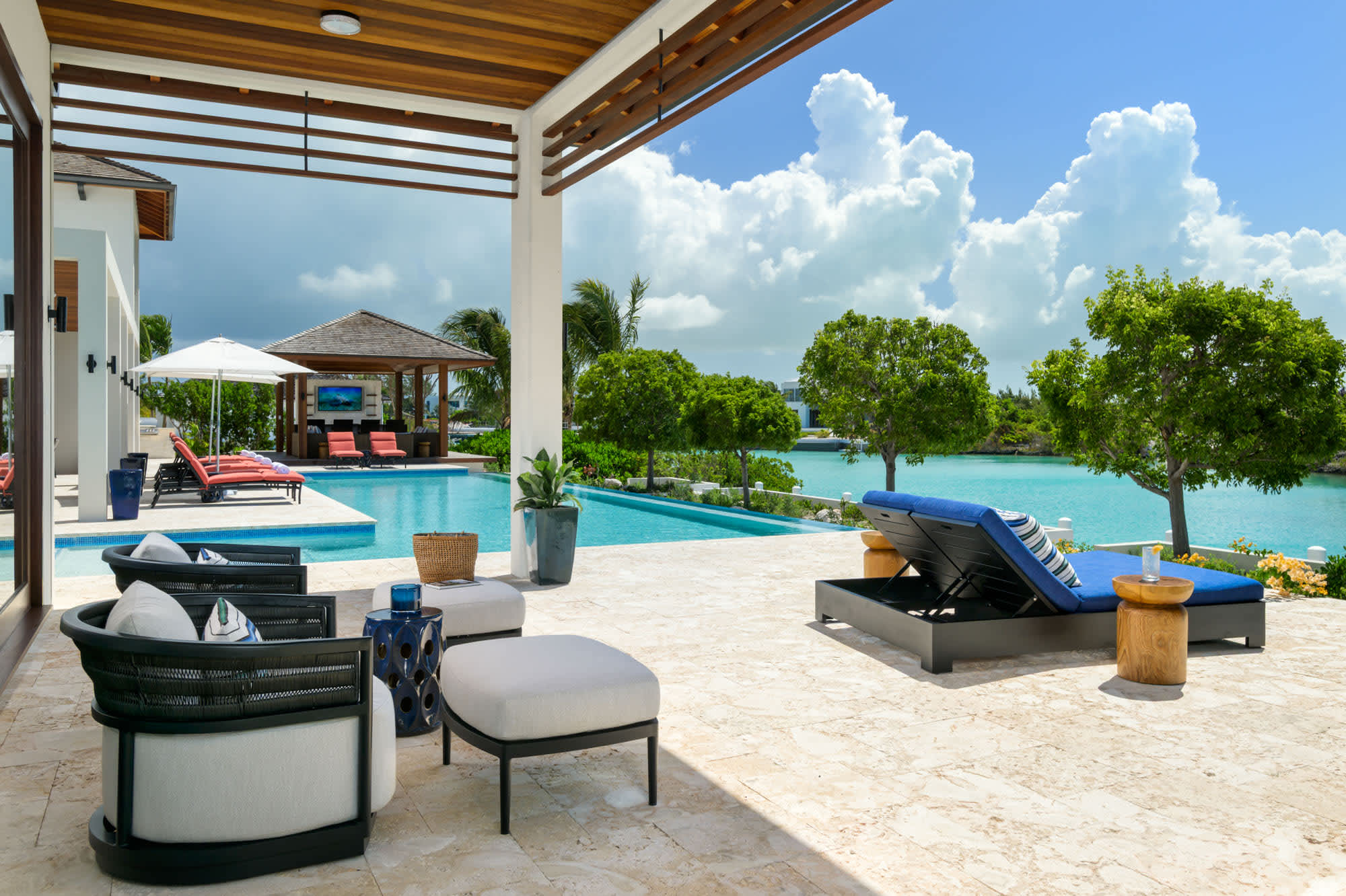 Villa Sundance Turks & Caicos – 6BR Canalfront Villa with Pool, Dock, Gym & Outdoor Kitchen — Grace Bay — vacation rental