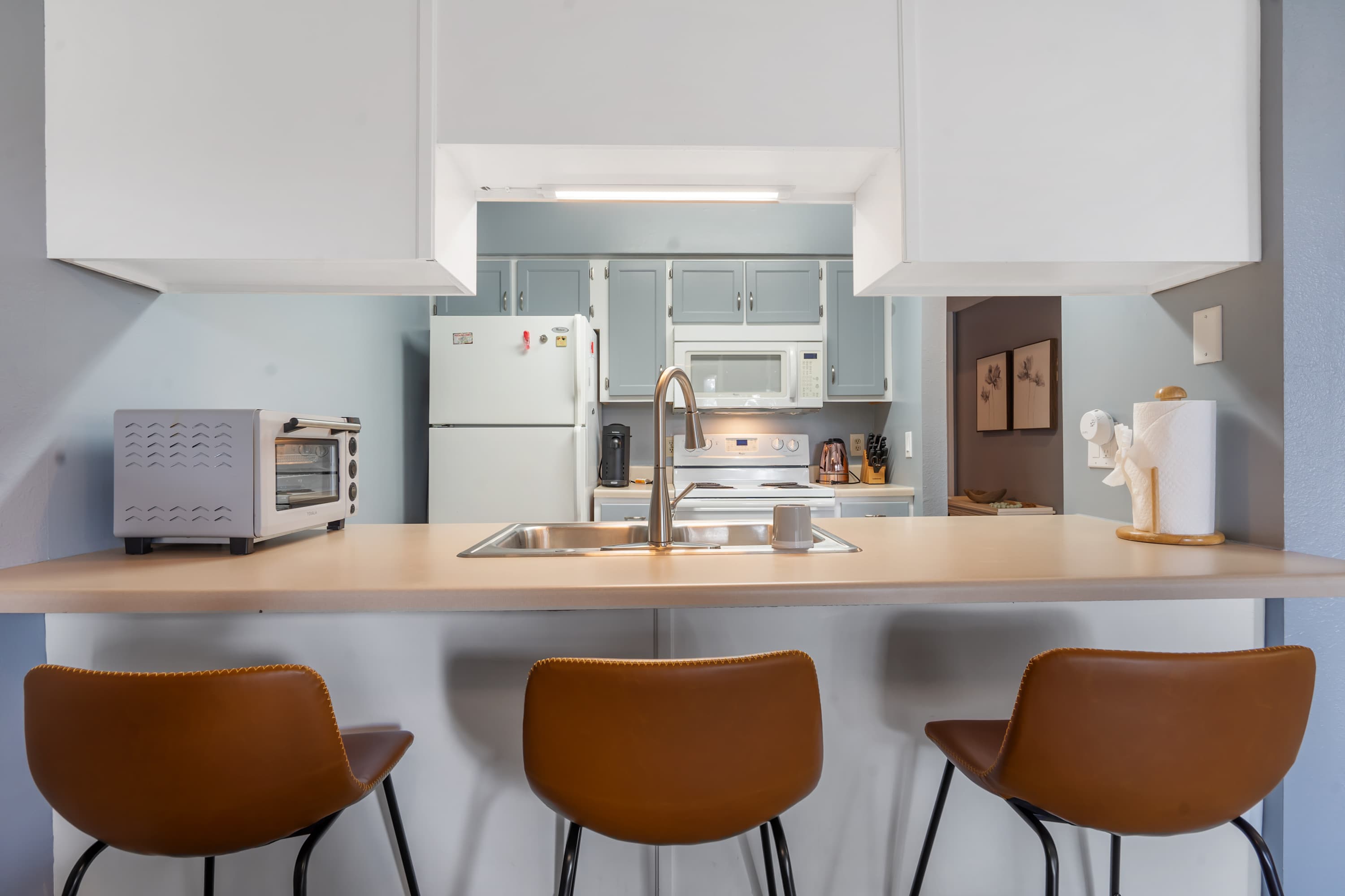 Sip morning coffee or an evening cocktail at the kitchen counter, seating 3​