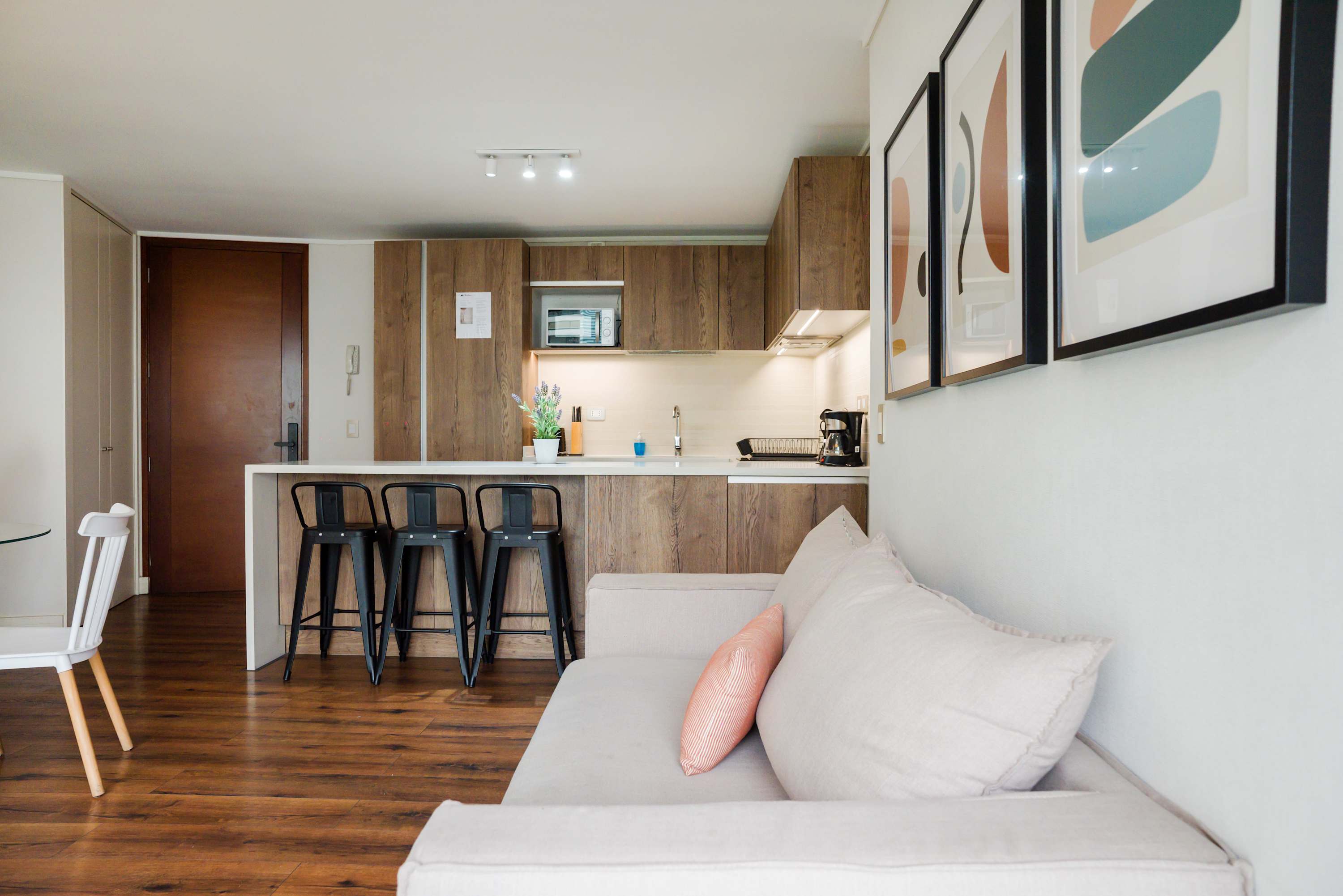 Cozy and stylish open-plan living area with modern kitchen and chic decor, perfect for a relaxing stay.