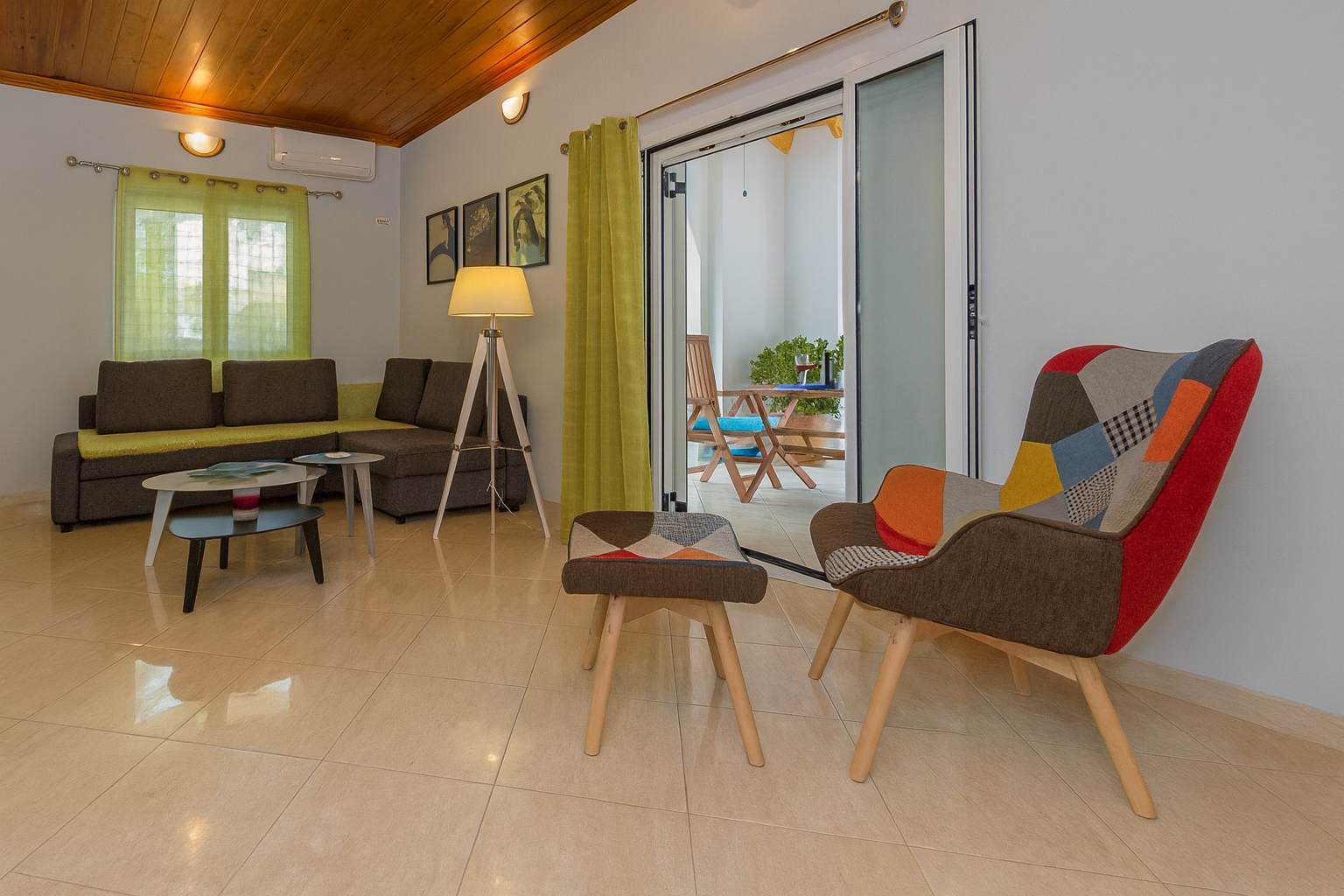 Thano's stylish flat,  just 150m to the beach — Anatolikos Sinikismos, Kalamata — vacation rental