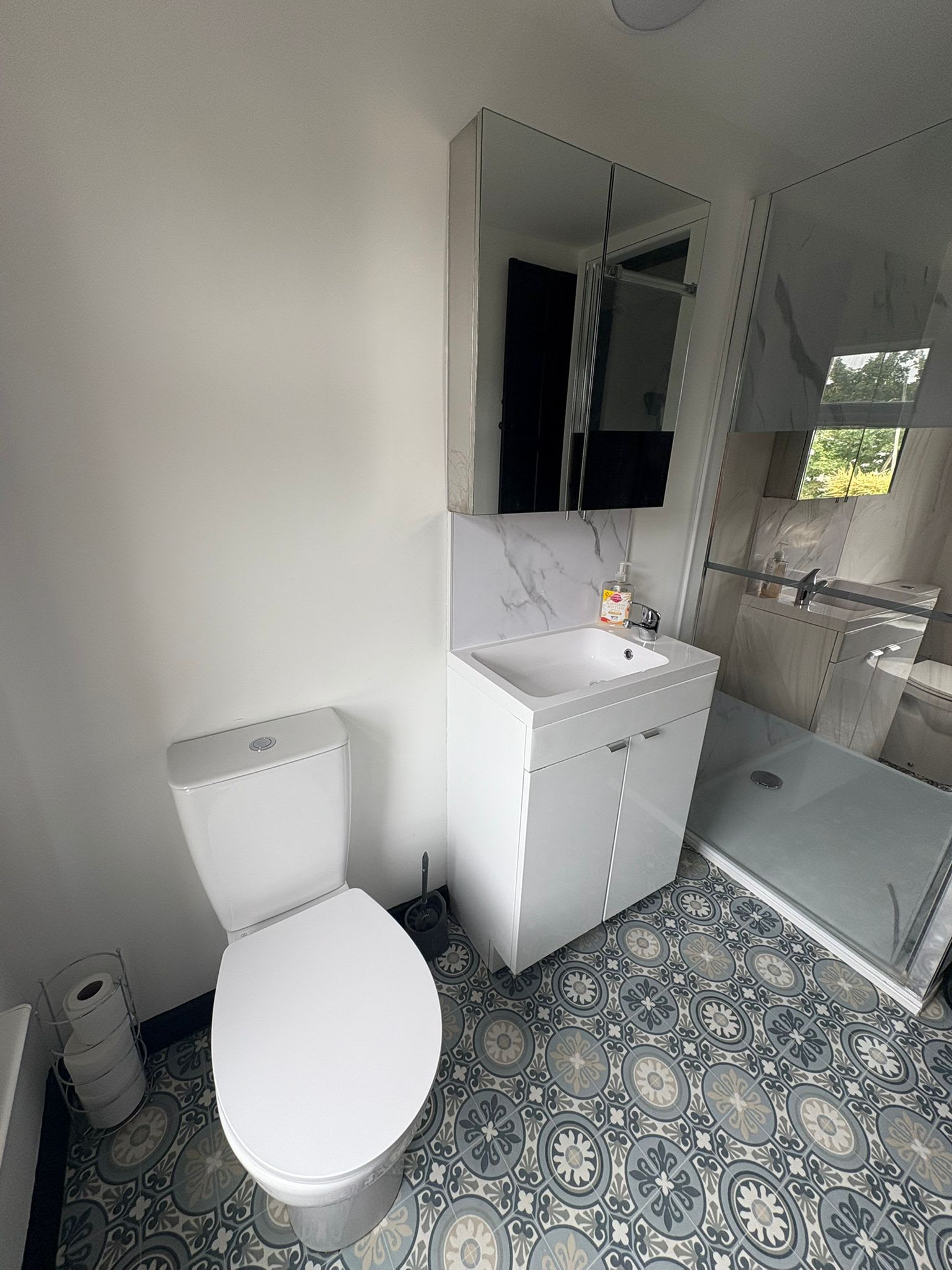 Refurbished 4-Bed Home Near Hospital & Station