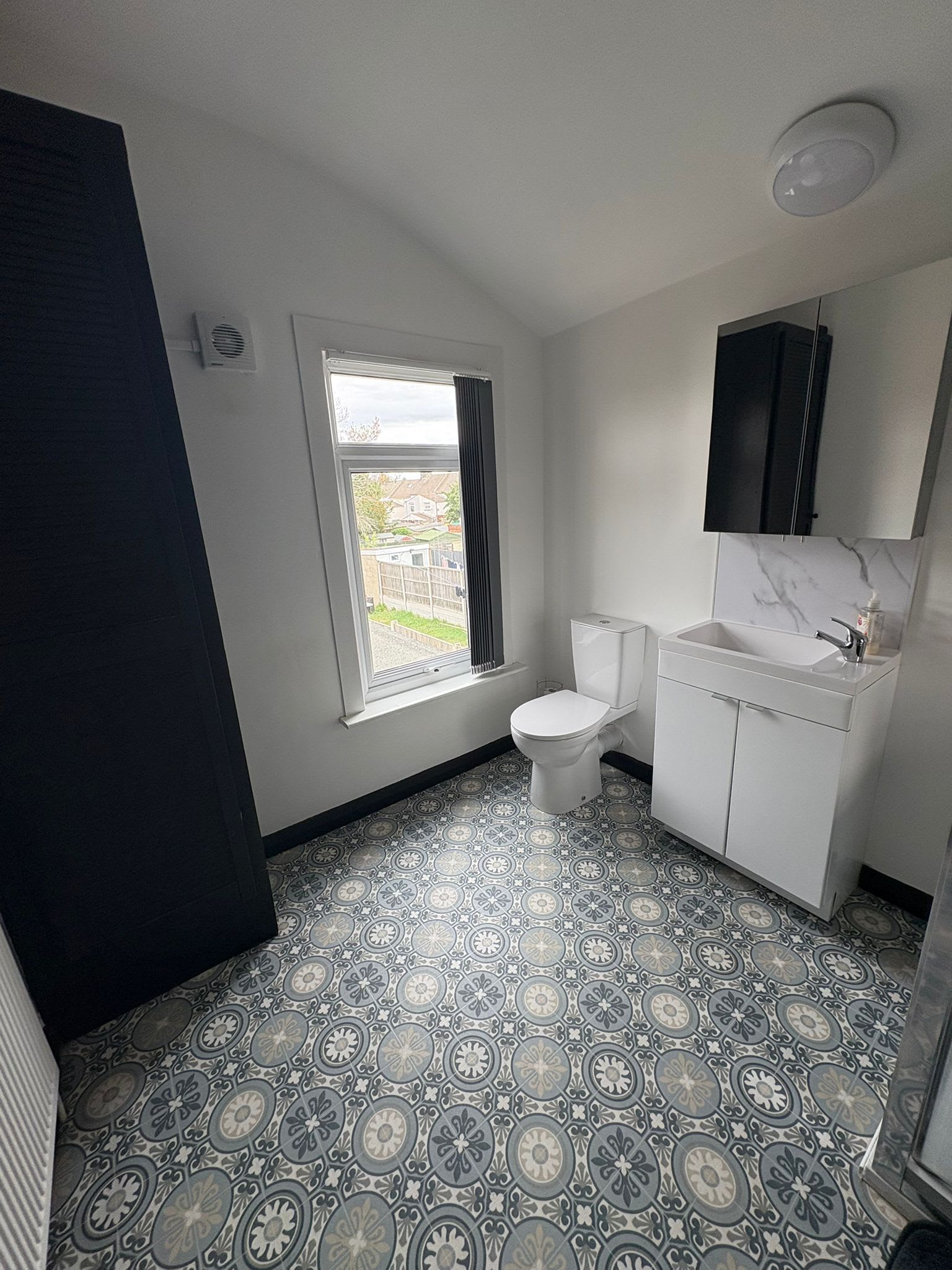 Refurbished 4-Bed Home Near Hospital & Station