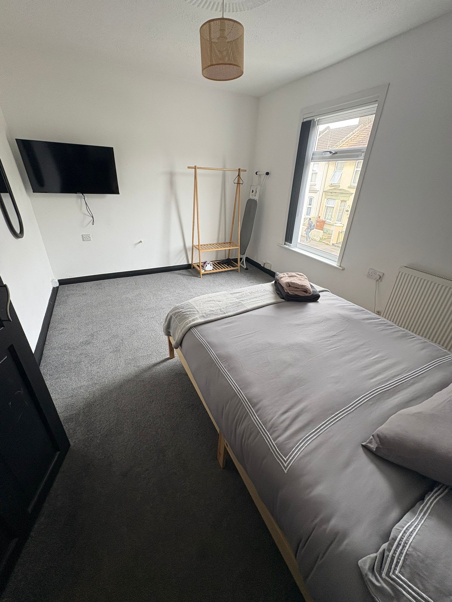 Refurbished 4-Bed Home Near Hospital & Station