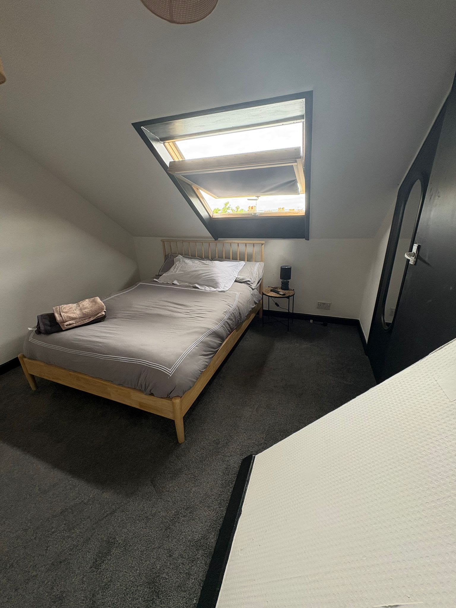 Refurbished 4-Bed Home Near Hospital & Station