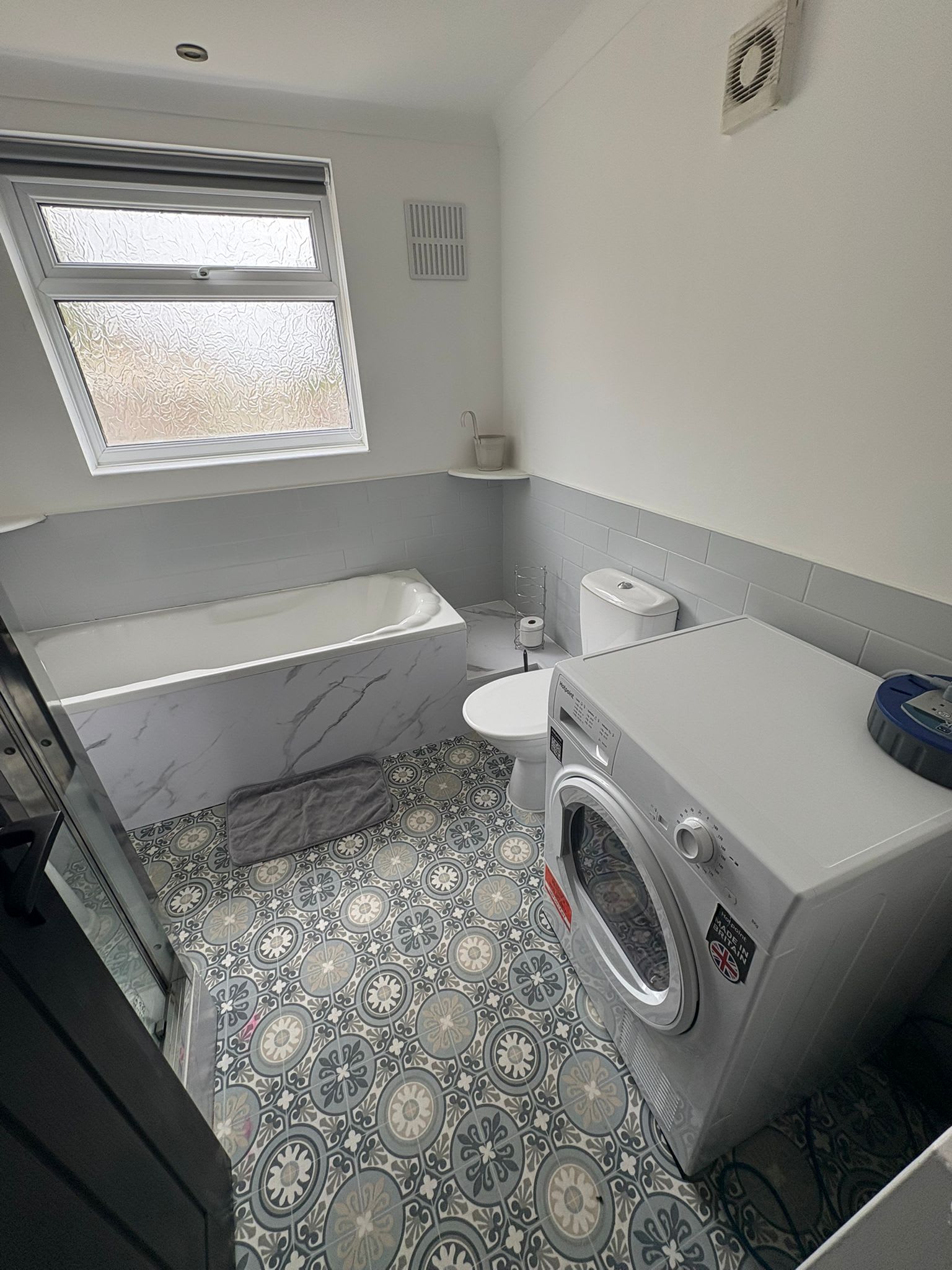 Refurbished 4-Bed Home Near Hospital & Station