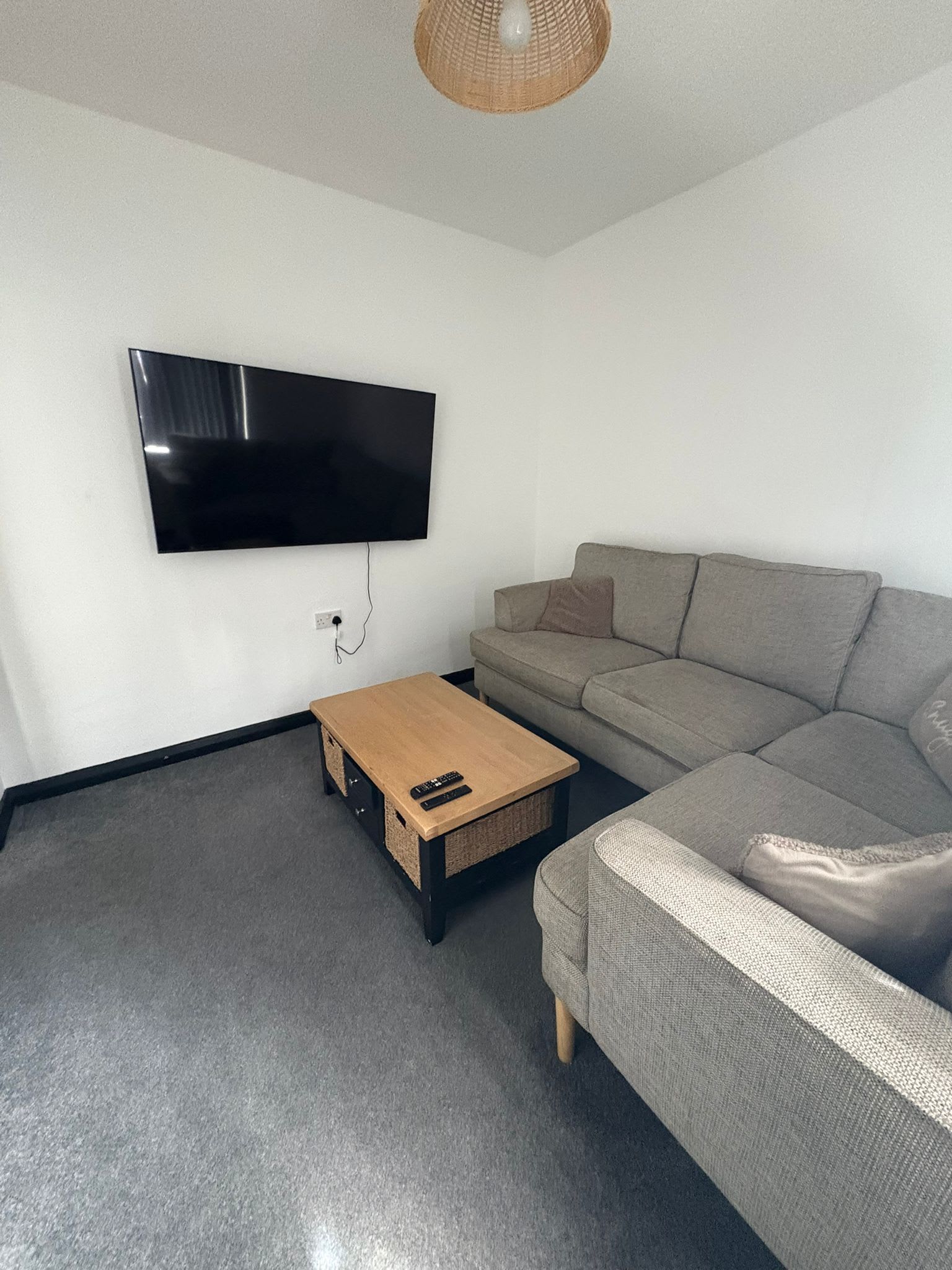 Refurbished 4-Bed Home Near Hospital & Station