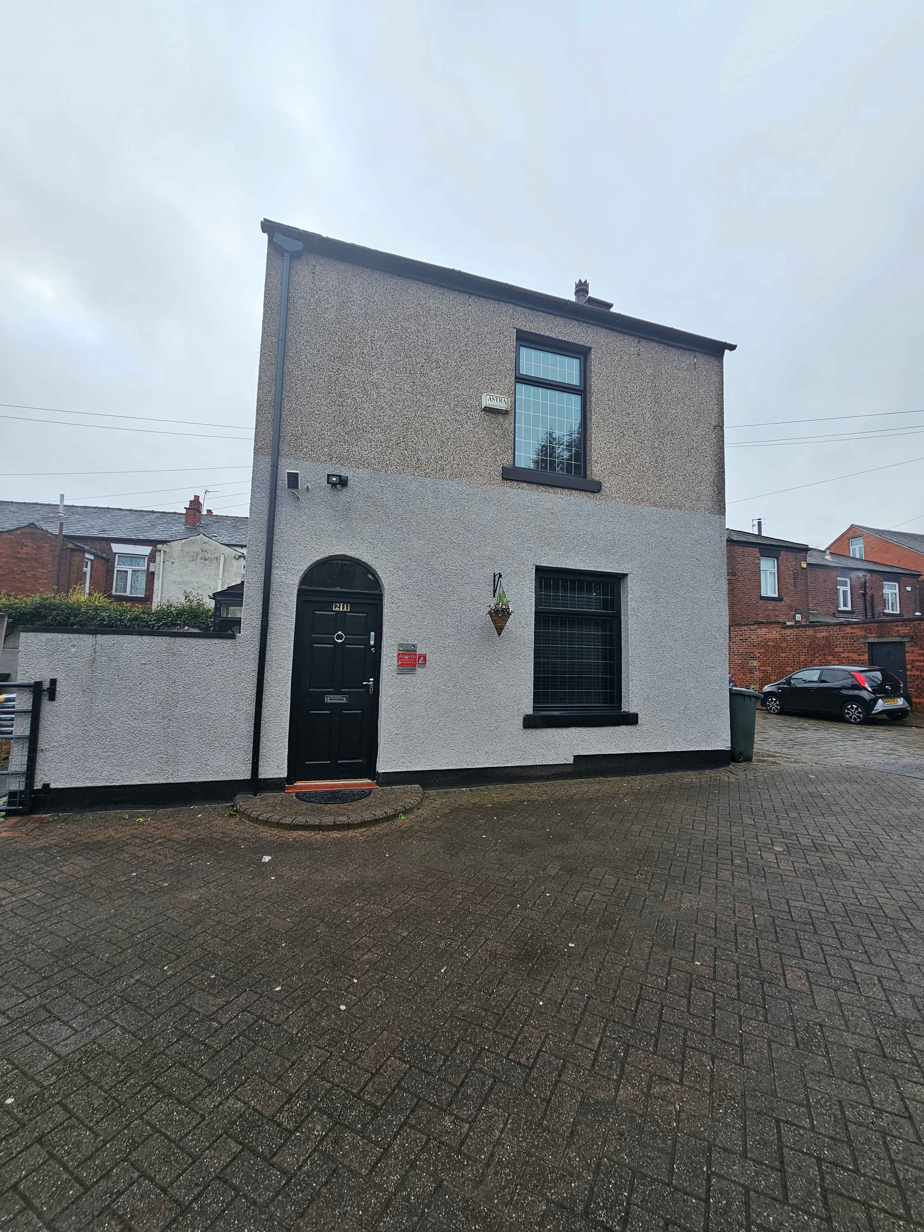 Stylish 2BR | Wi Fi & Parking by Hosterooo