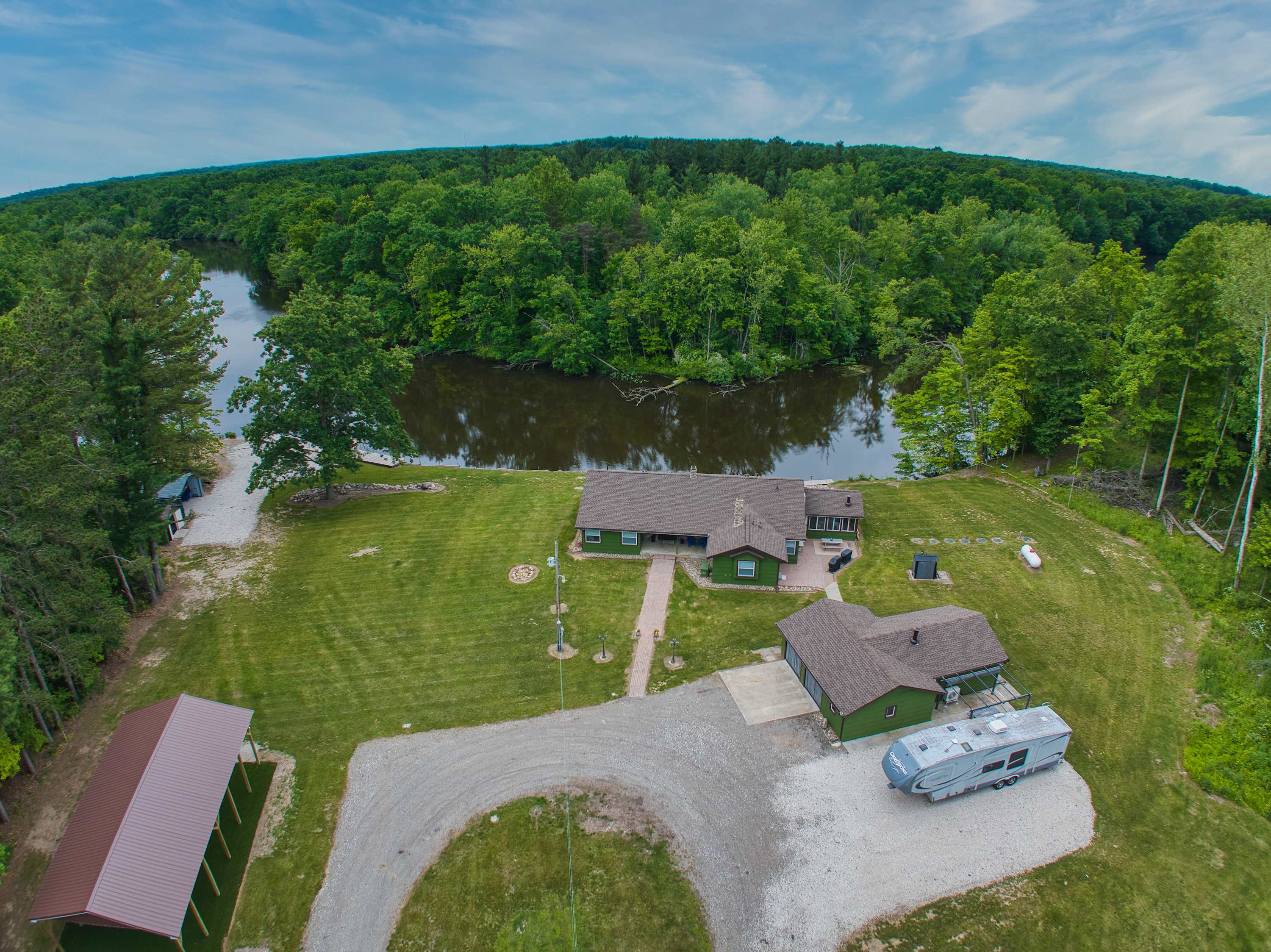 The Grand Riverhouse & Bunkhouse — Eaton Rapids, MI — vacation rental