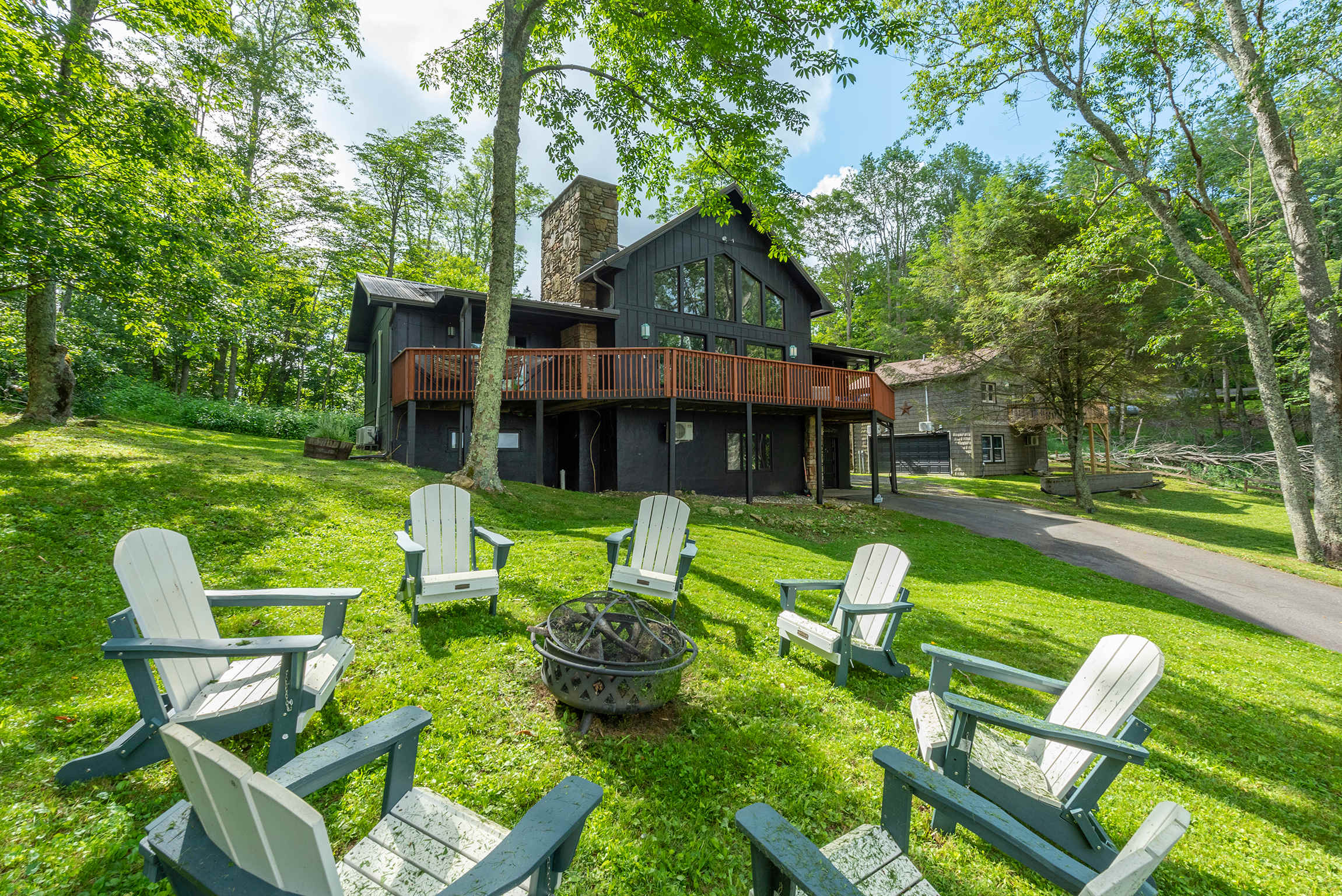 6 Br Cabin~Hot Tub~Fire Pit~Min to Hatley Pointe — Mars Hill, NC — vacation rental