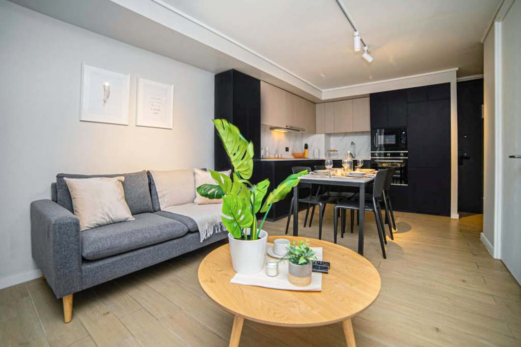 Cozy and modern living space with a sleek kitchen, perfect for a relaxing stay in the heart of the city.