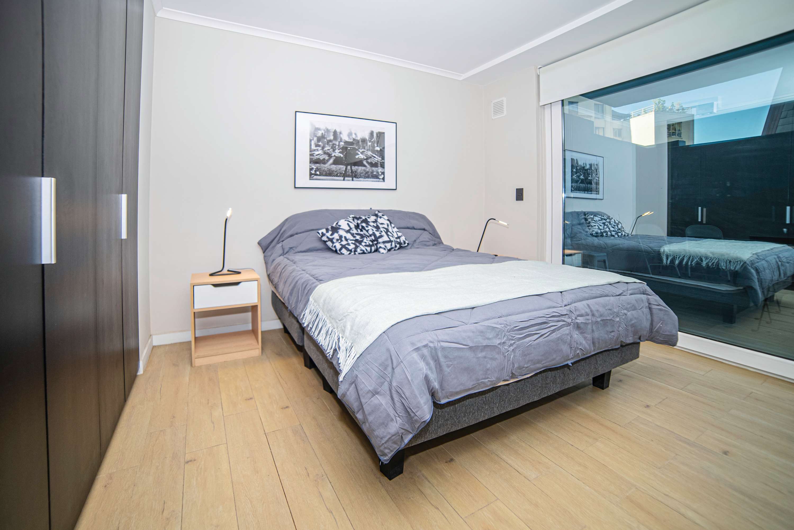 Relax in this cozy studio with a comfortable bed and modern decor, perfect for a restful stay in the heart of the city.