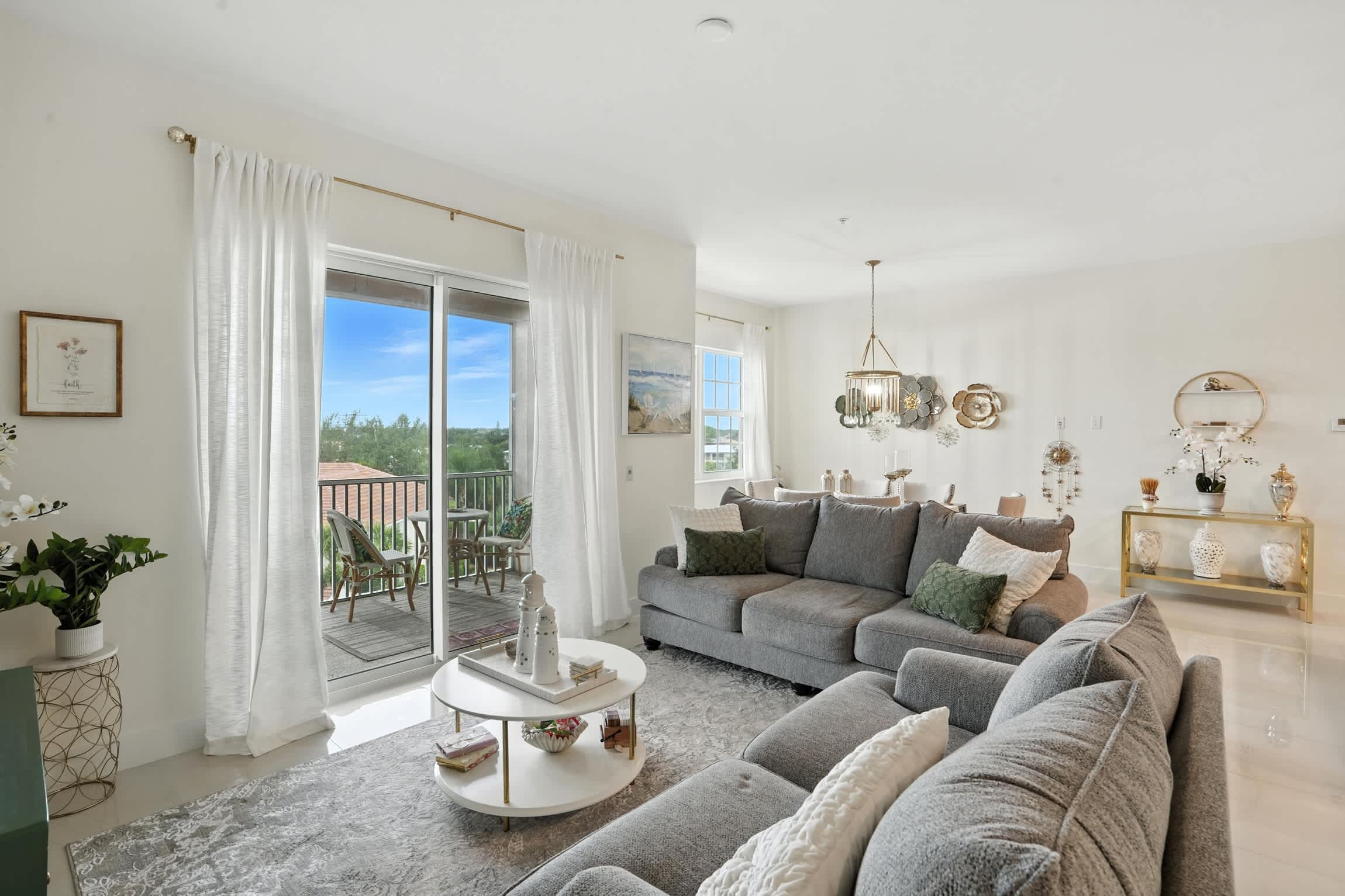 4 Miles to Fort Myers Beach and Margaritaville | Photo 9