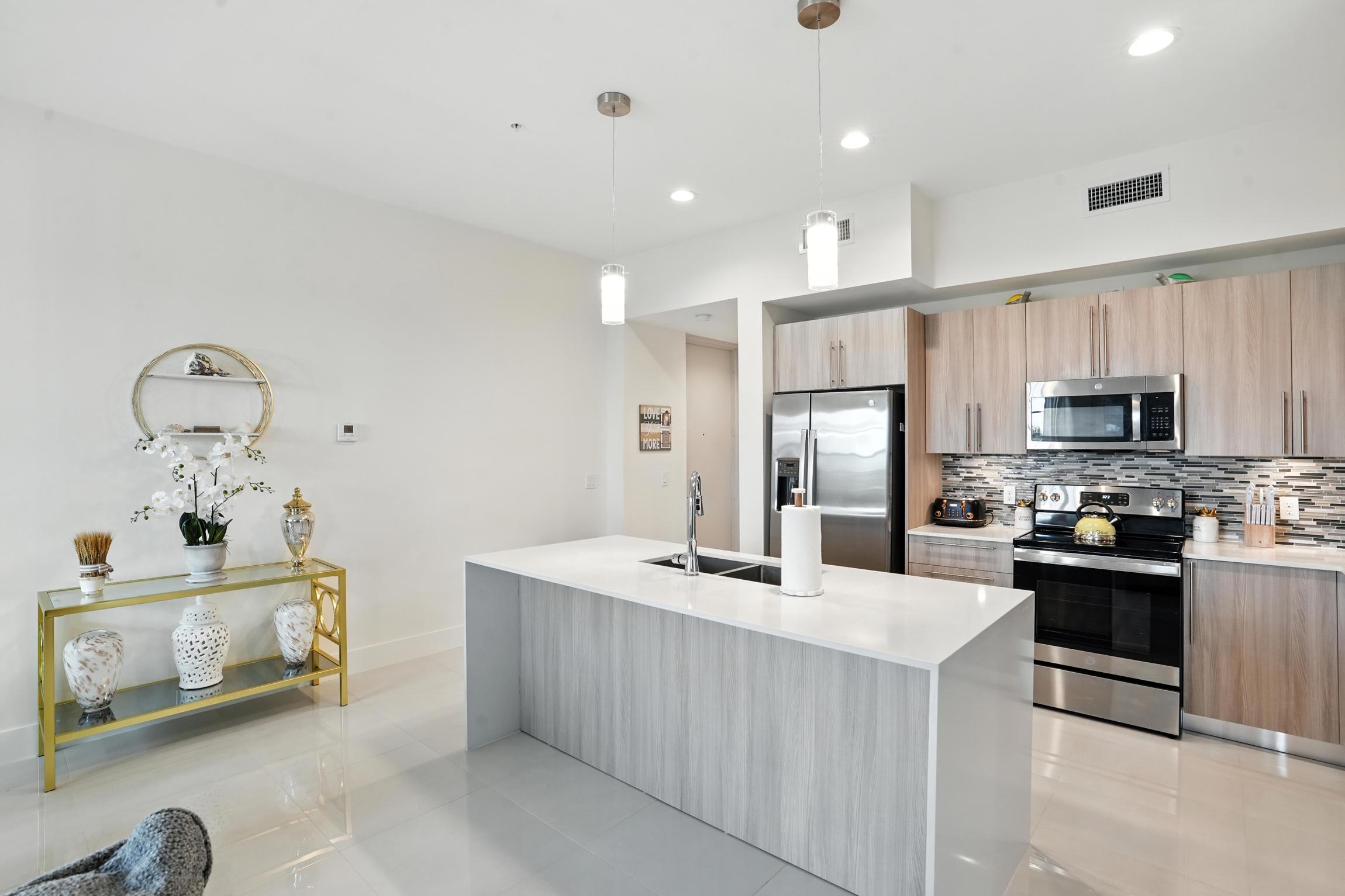 4 Miles to Fort Myers Beach and Margaritaville | Photo 2