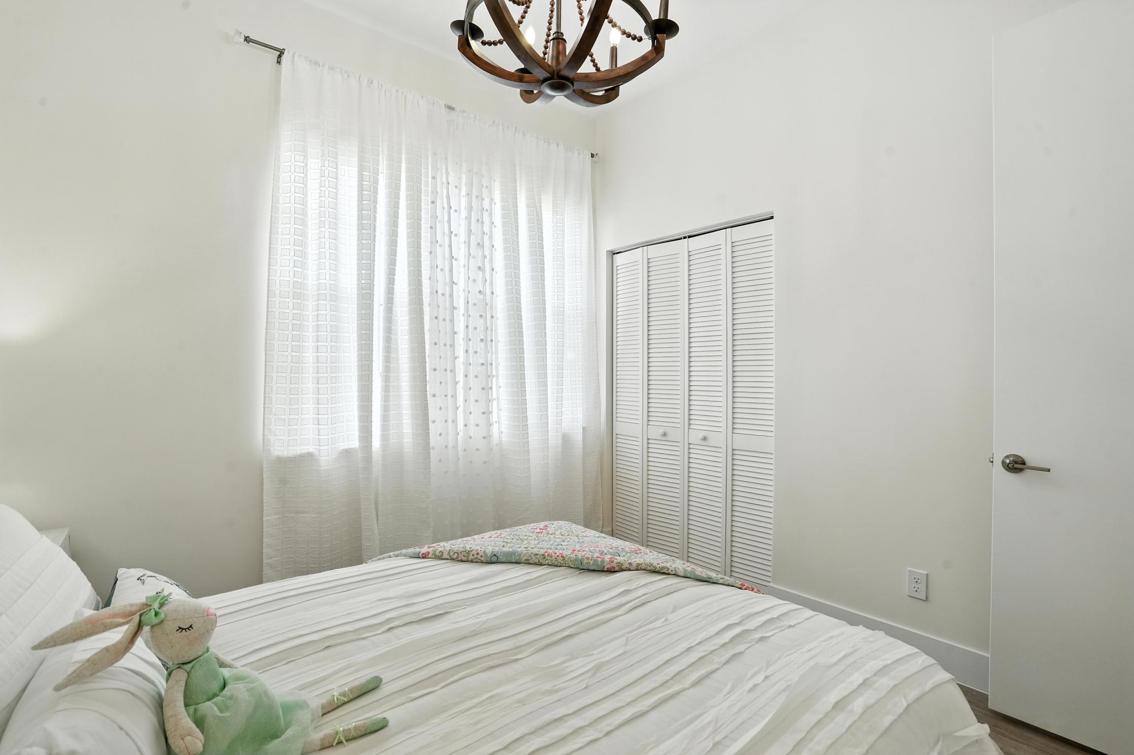 4 Miles to Fort Myers Beach and Margaritaville | Photo 26