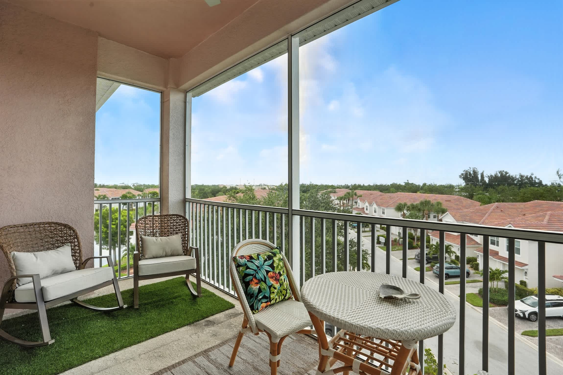 4 Miles to Fort Myers Beach and Margaritaville | Photo 3