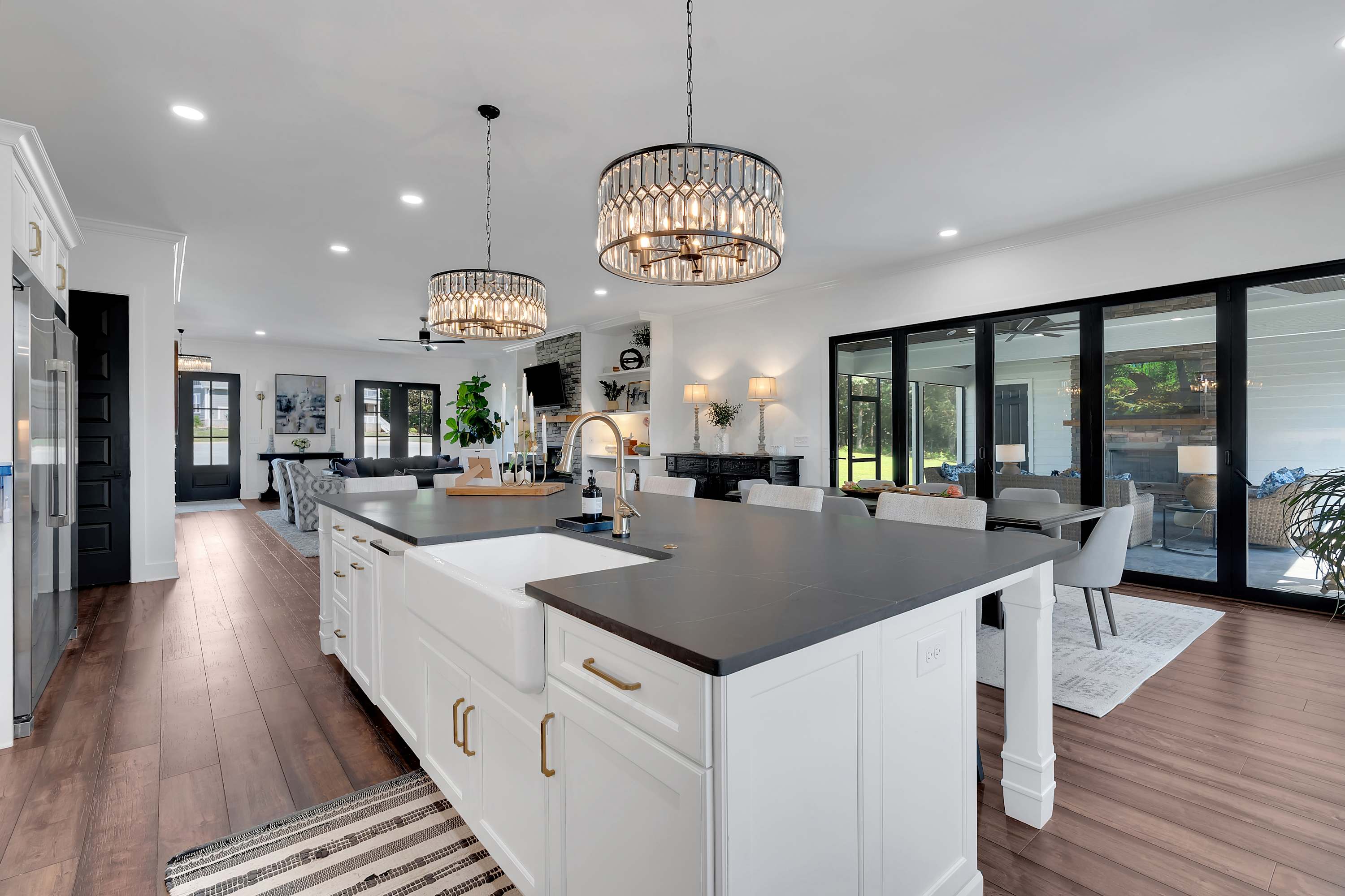 Lakefront Farmhouse | 14 Guests | Tims Ford Lake