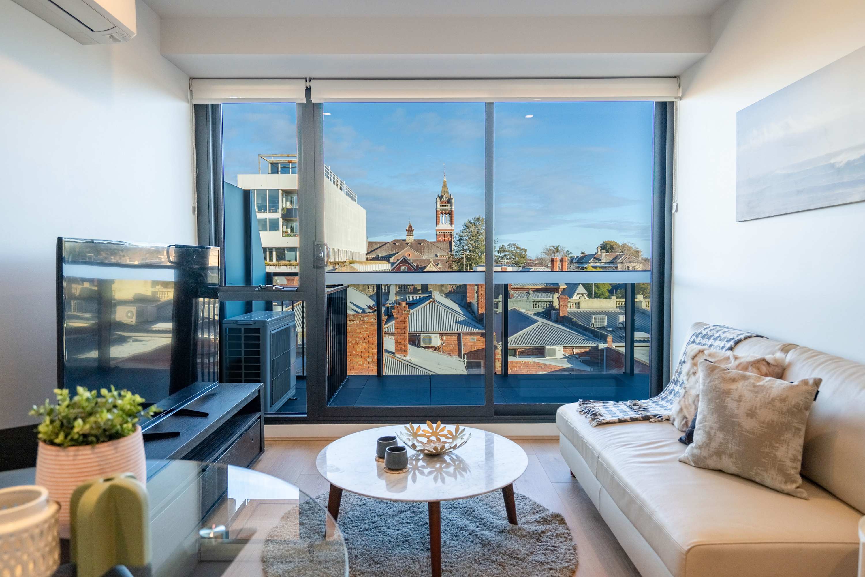 Bright Hawthorn 1BR Apartment near Glenferrie