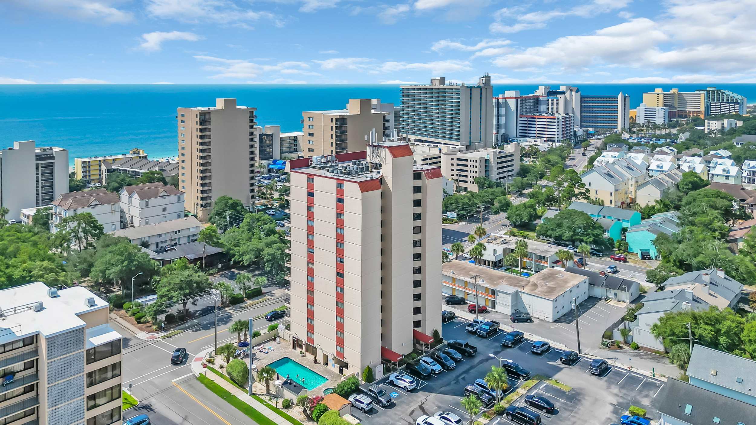 Ocean View Modern Condo w Pool and Hot Tub