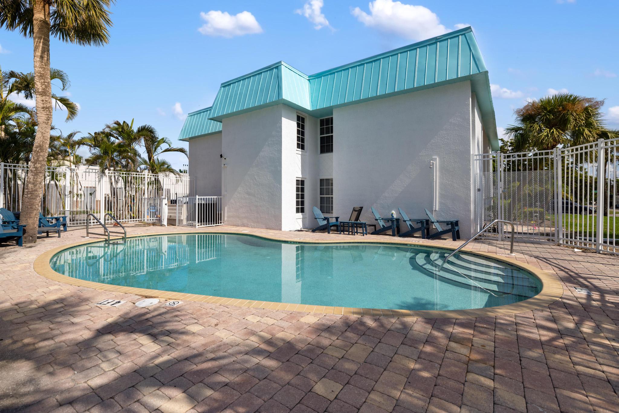 Heart of Village: Dog-Friendly w/ Pool & Parking in Siesta Key, FL