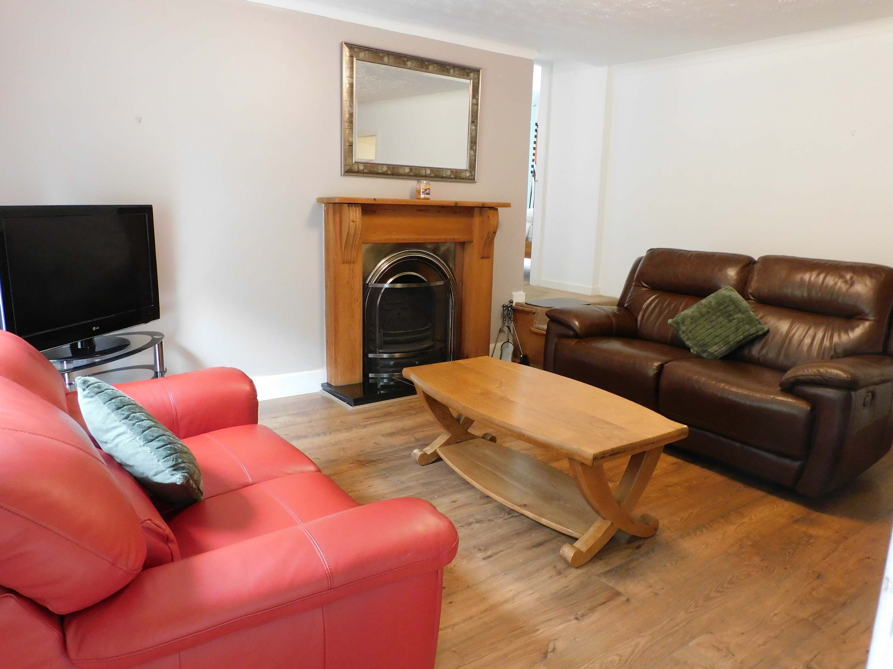 Cosy 2 Bed Apartment in Crossford, near Lanark